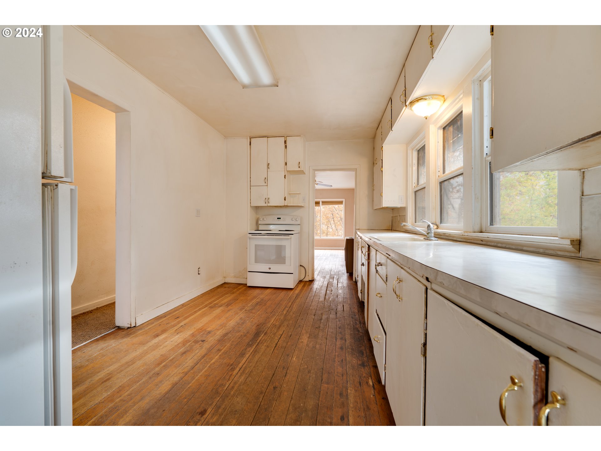 121 GARRETT AVE