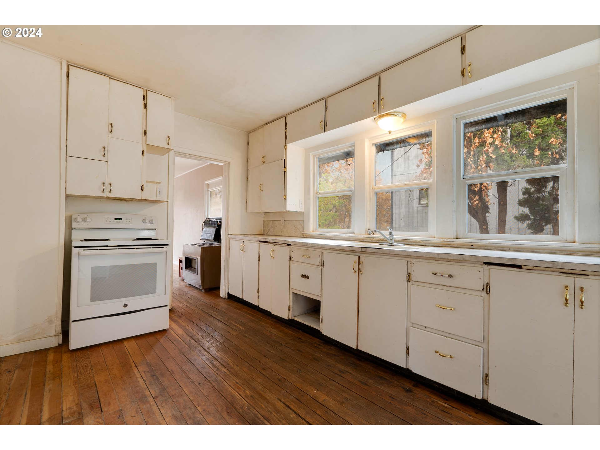 121 GARRETT AVE