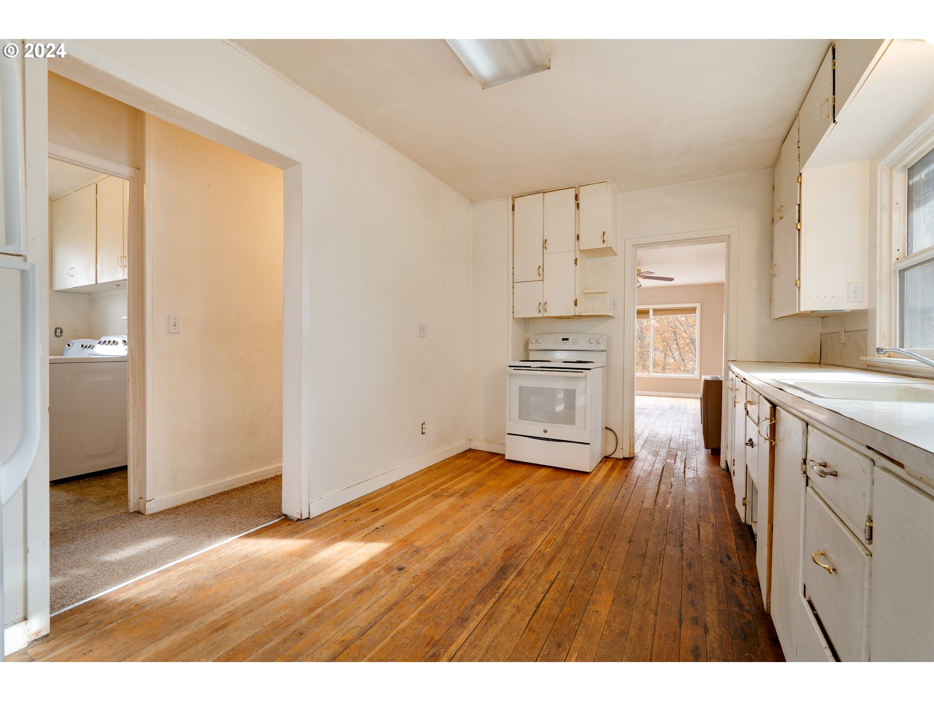 121 GARRETT AVE