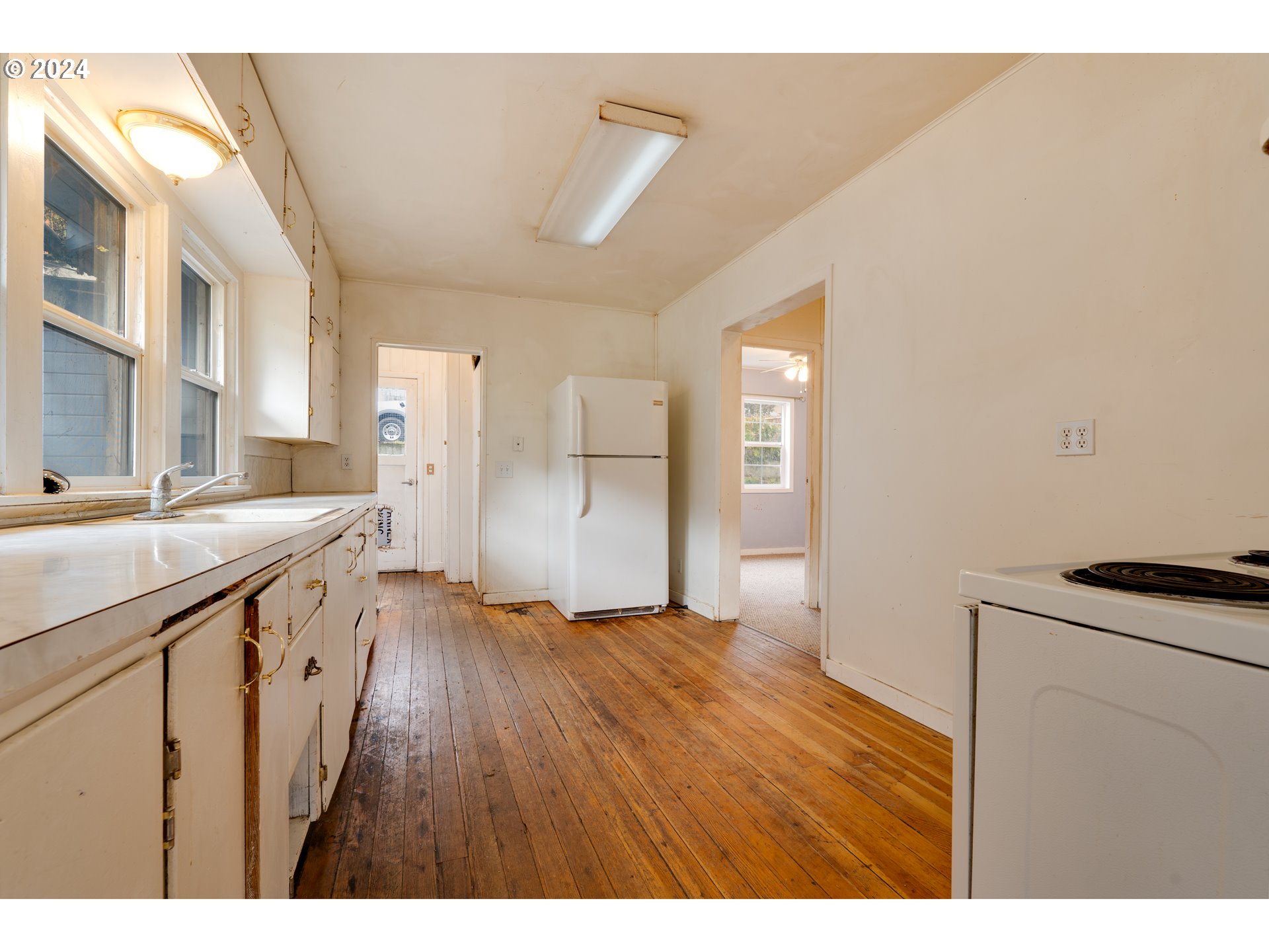 121 GARRETT AVE