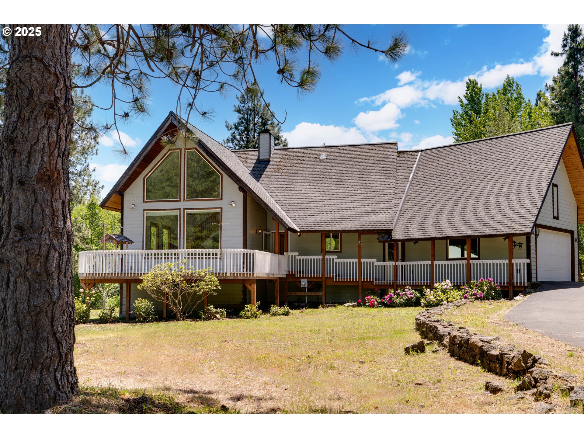 26 Mountain View LN