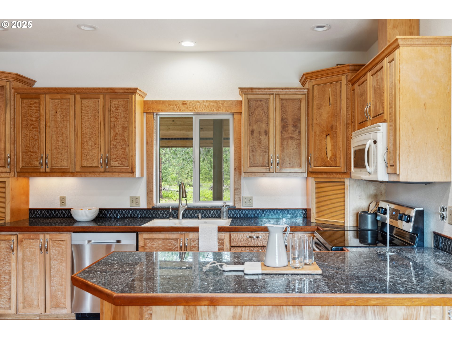 26 Mountain View LN