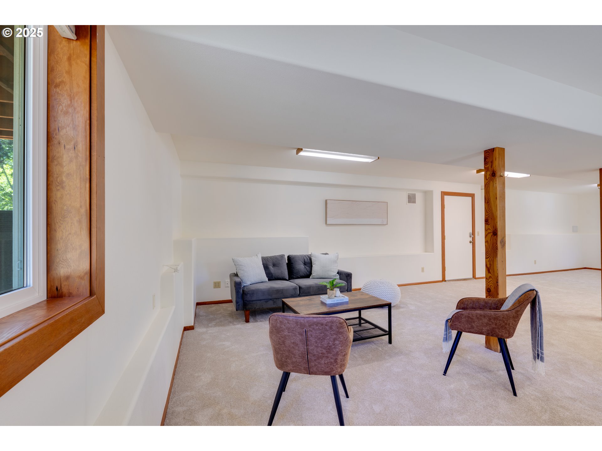 26 Mountain View LN