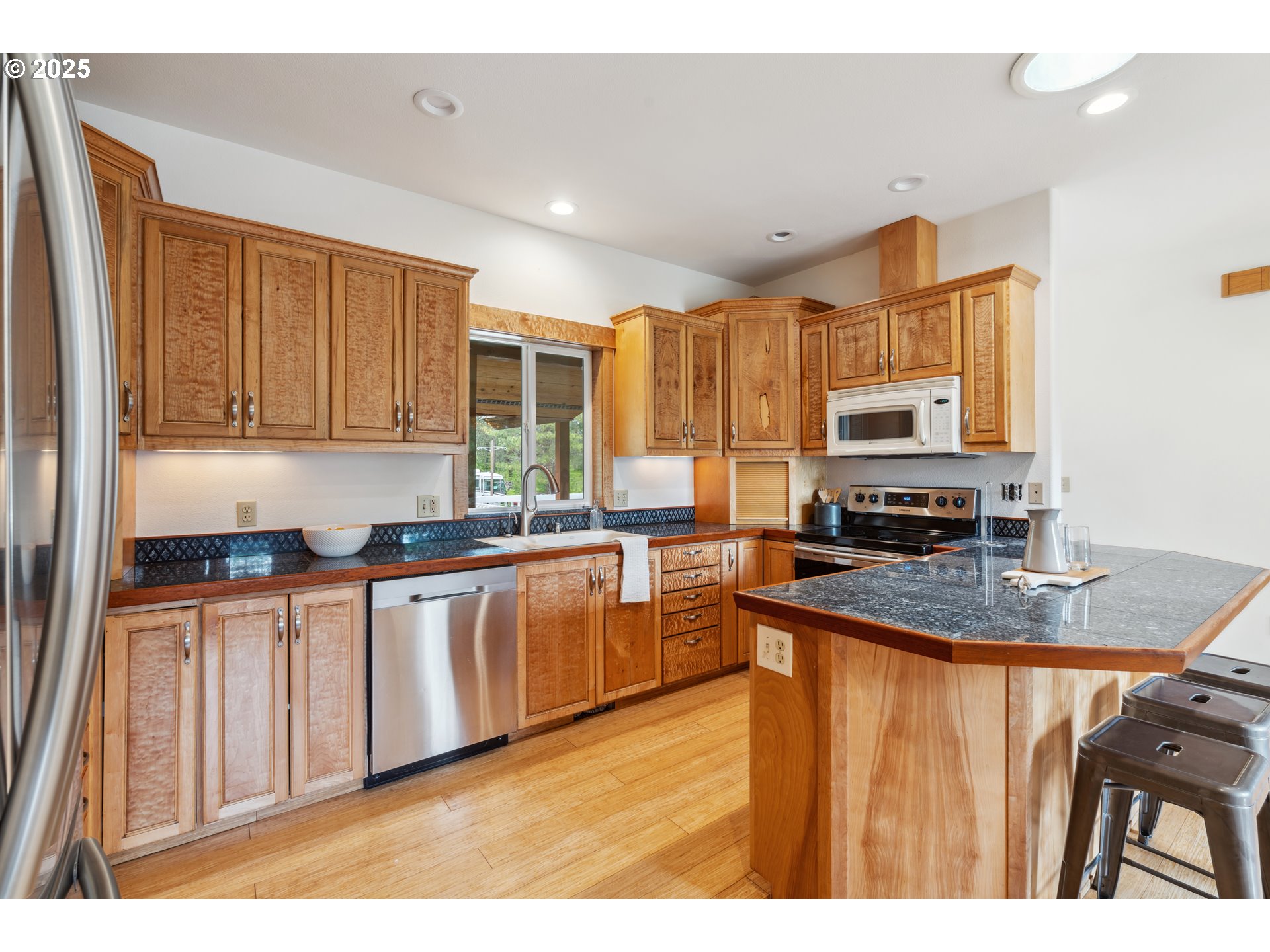 26 Mountain View LN