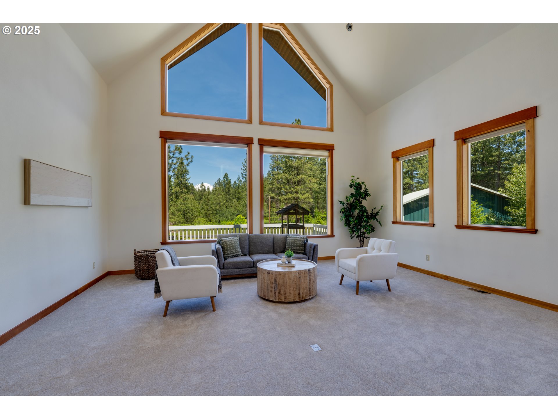 26 Mountain View LN