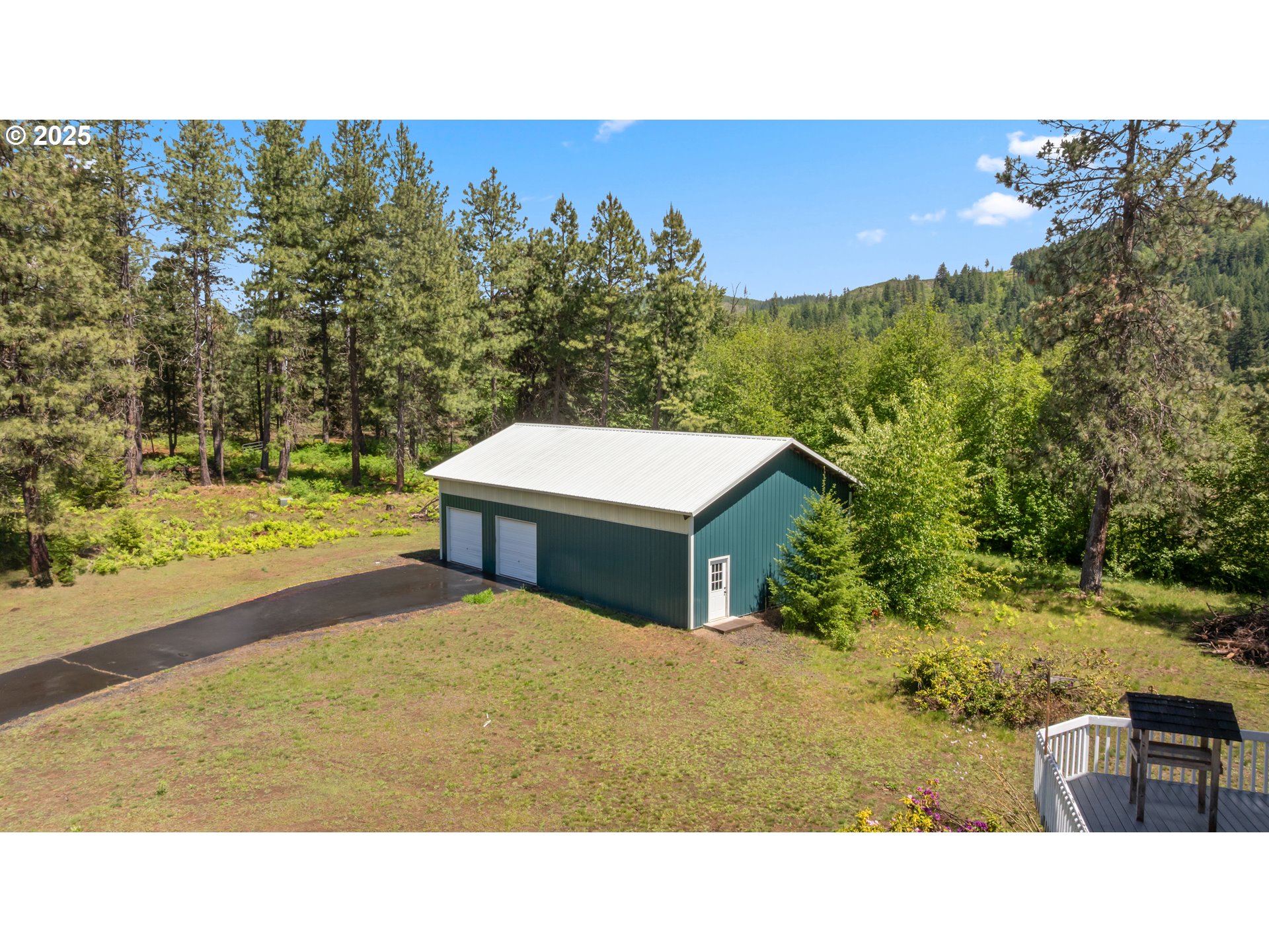 26 Mountain View LN