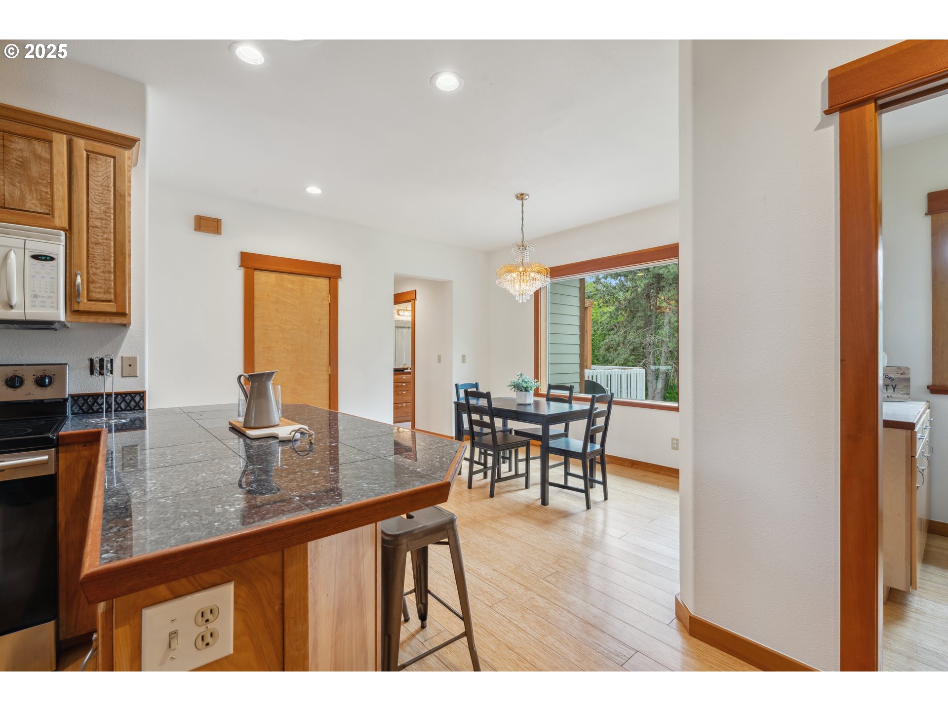 26 Mountain View LN