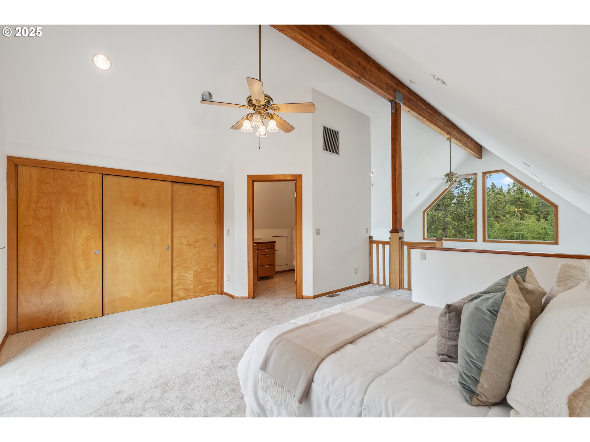 26 Mountain View LN