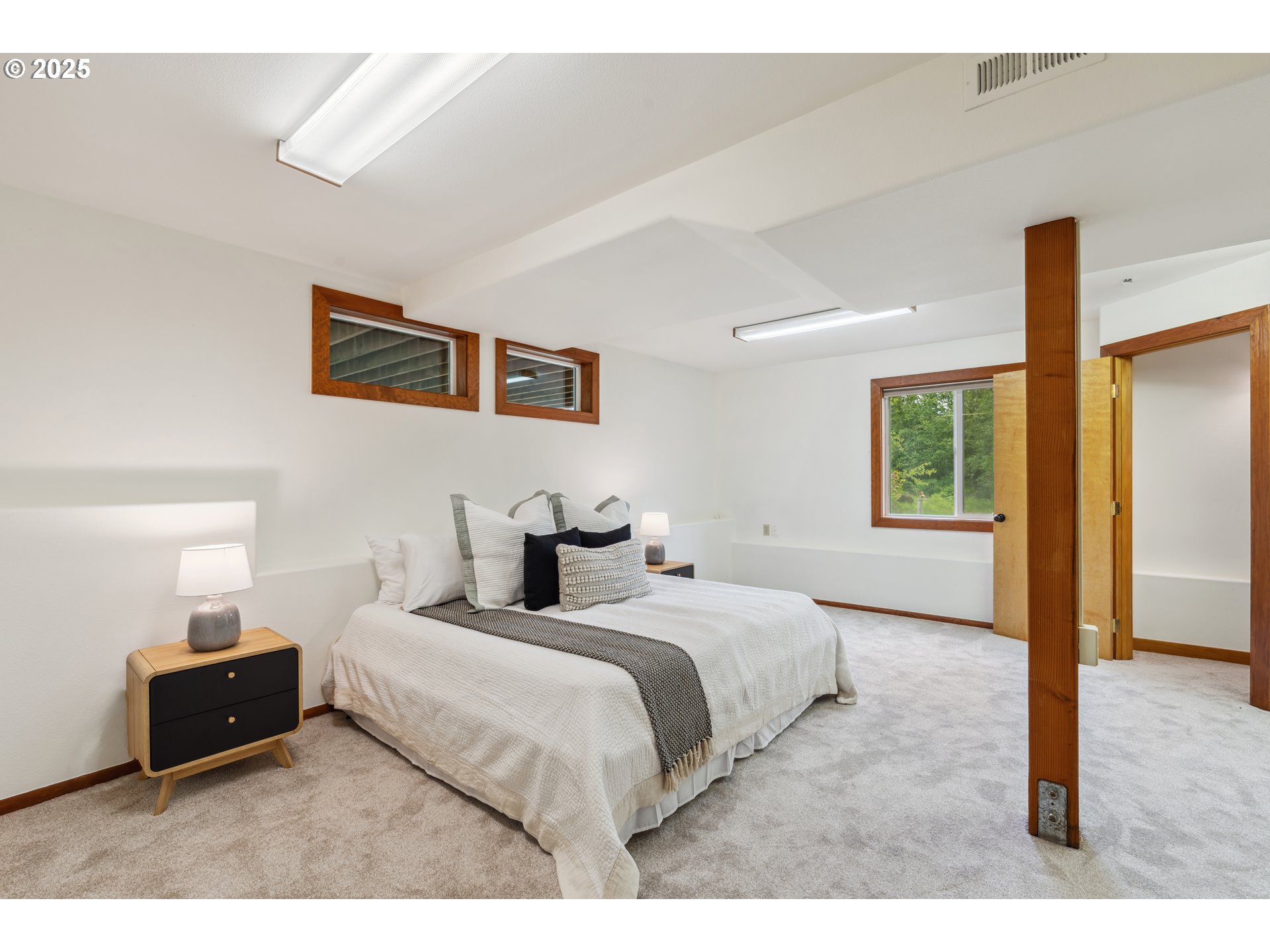 26 Mountain View LN
