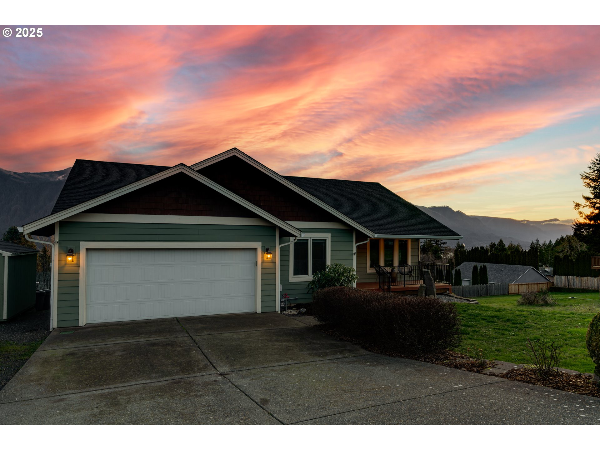42 REDWOOD ST