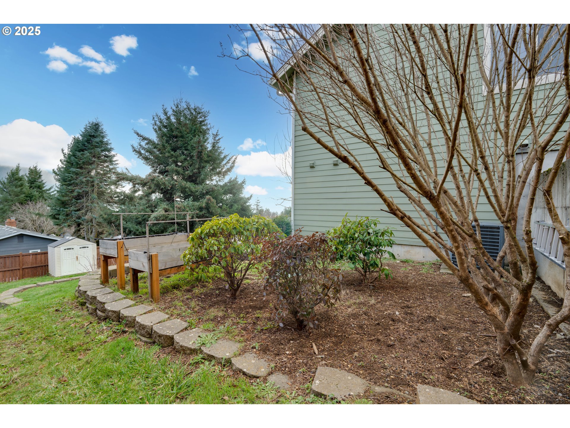 42 REDWOOD ST