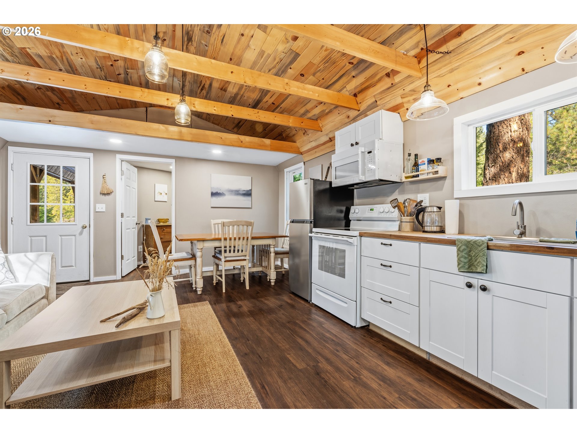 2216 HIGHWAY 141