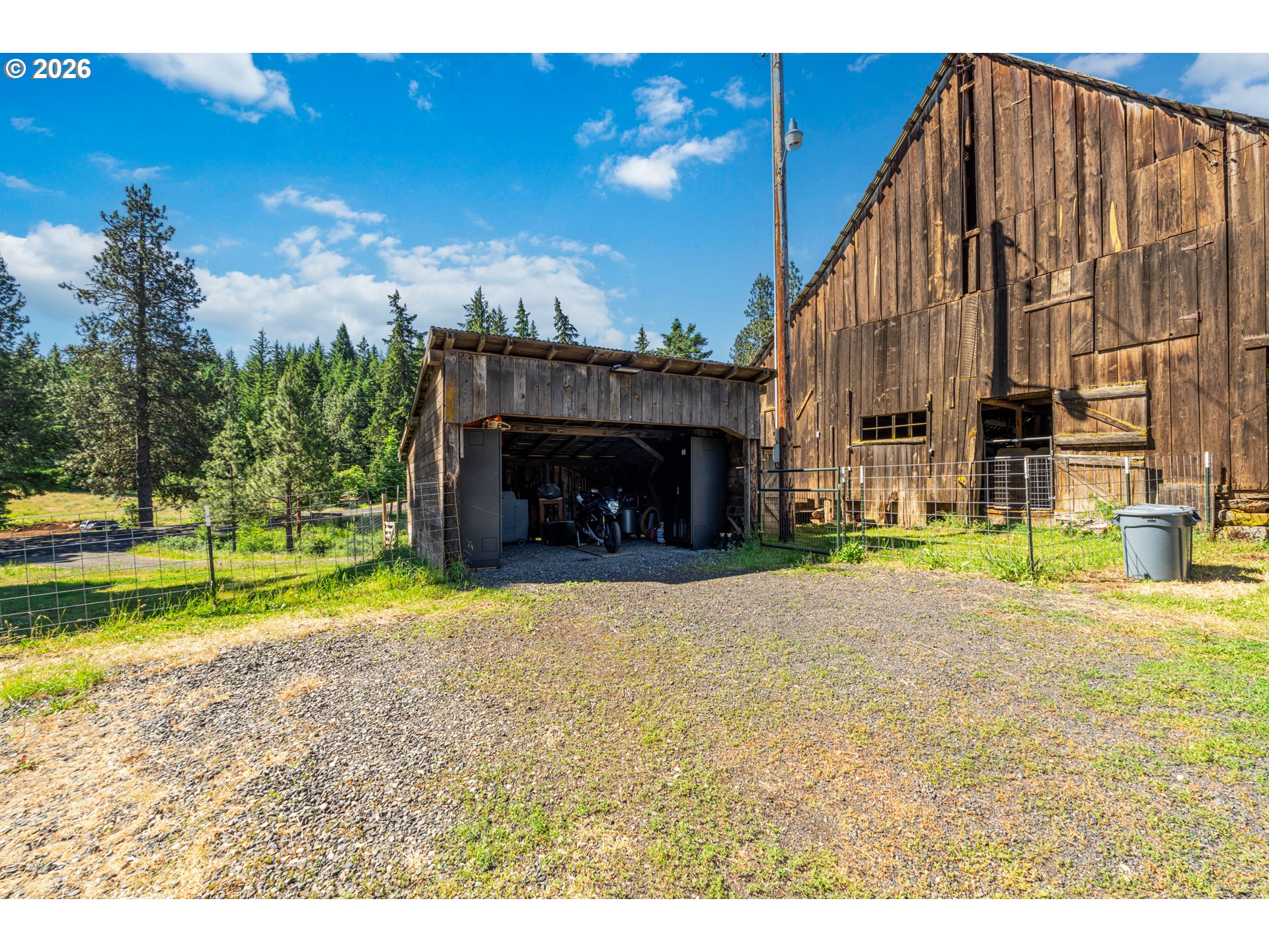 851 SNOWDEN RD