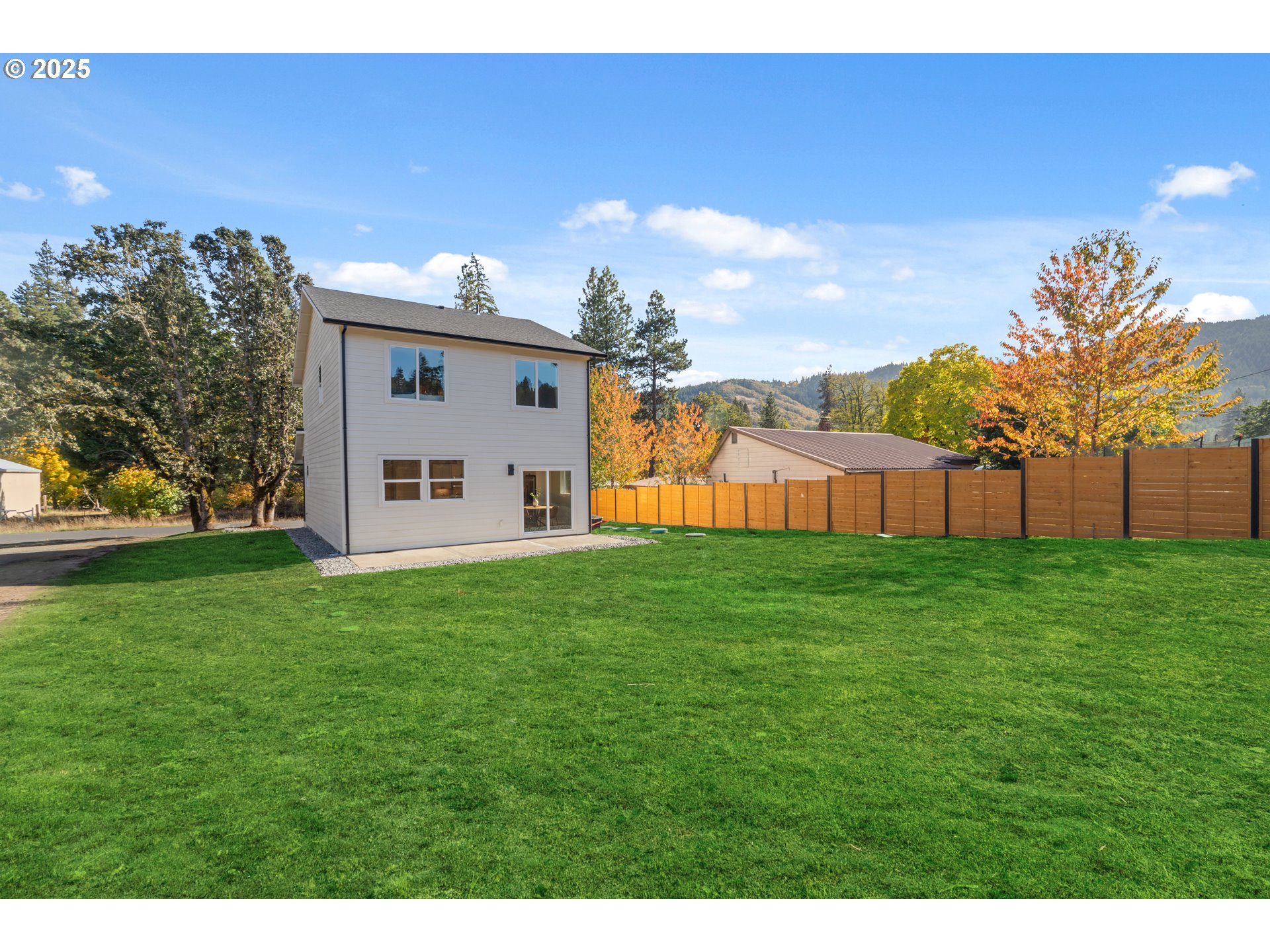 219 N MAIN AVE, White Salmon