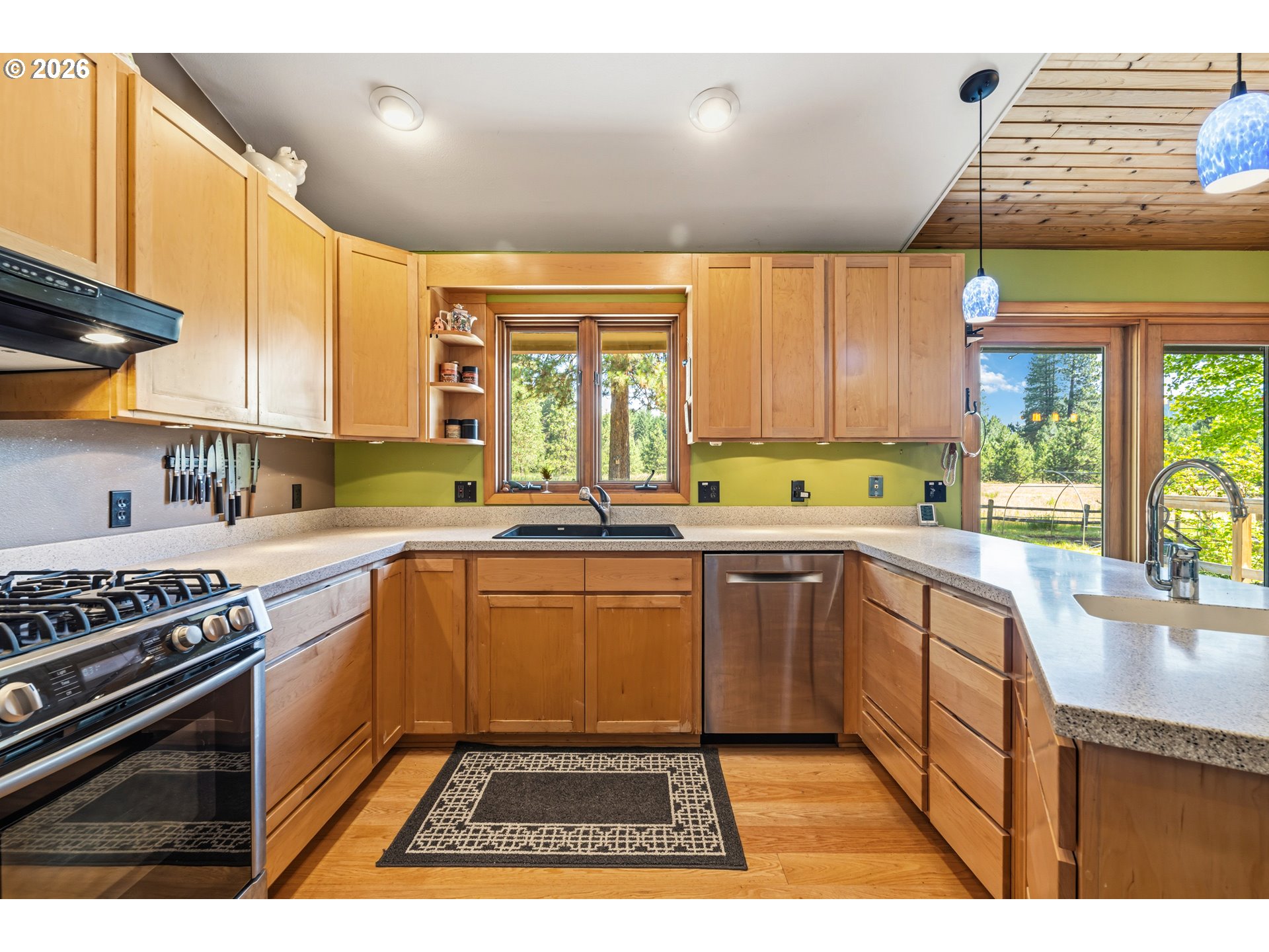 610 SUNNYSIDE RD
