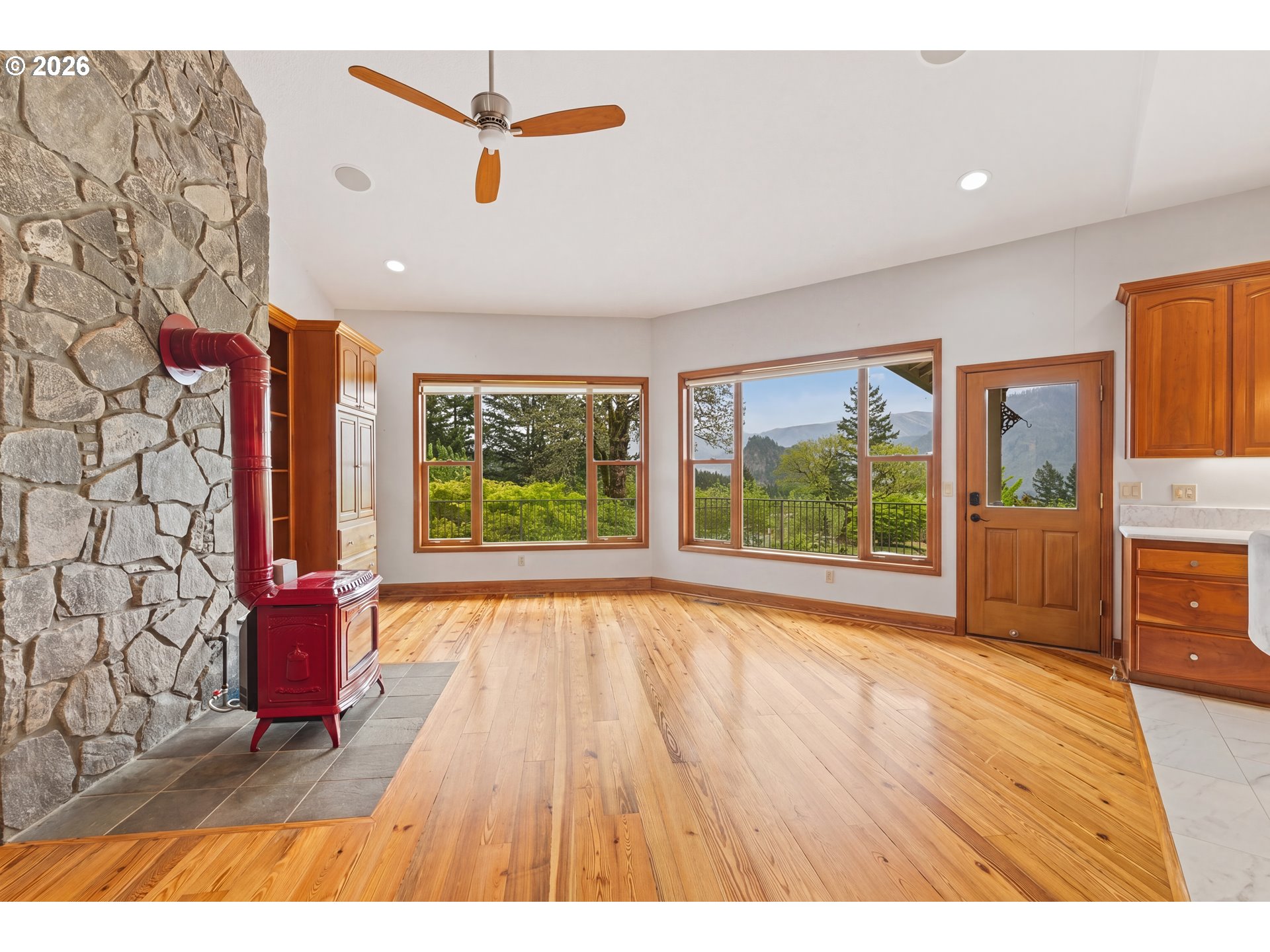 262 BEACON HIGHLAND RD