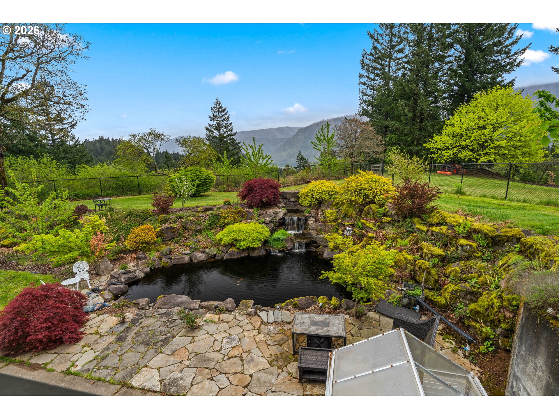 262 BEACON HIGHLAND RD