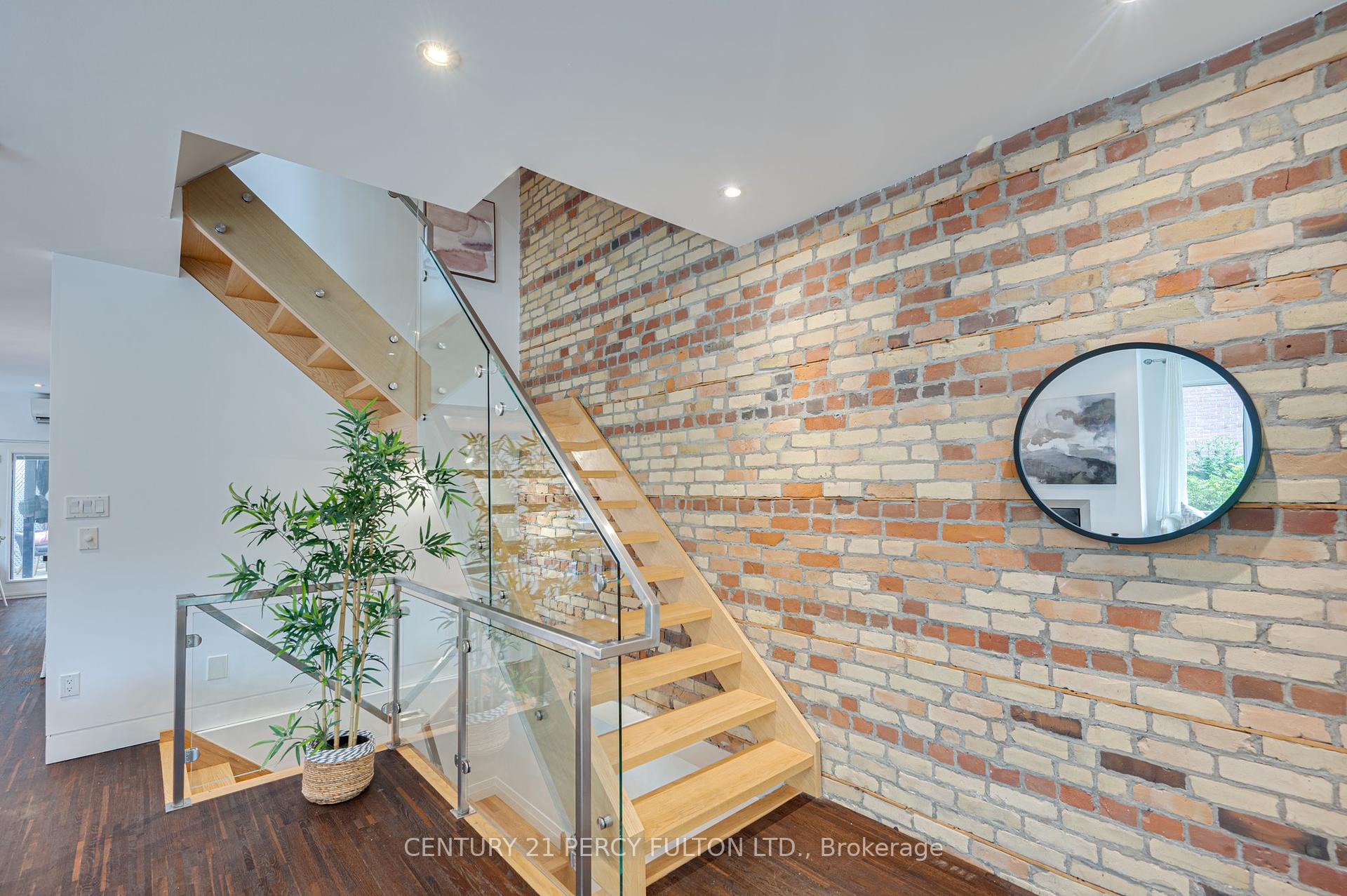 22 Columbine Avenue