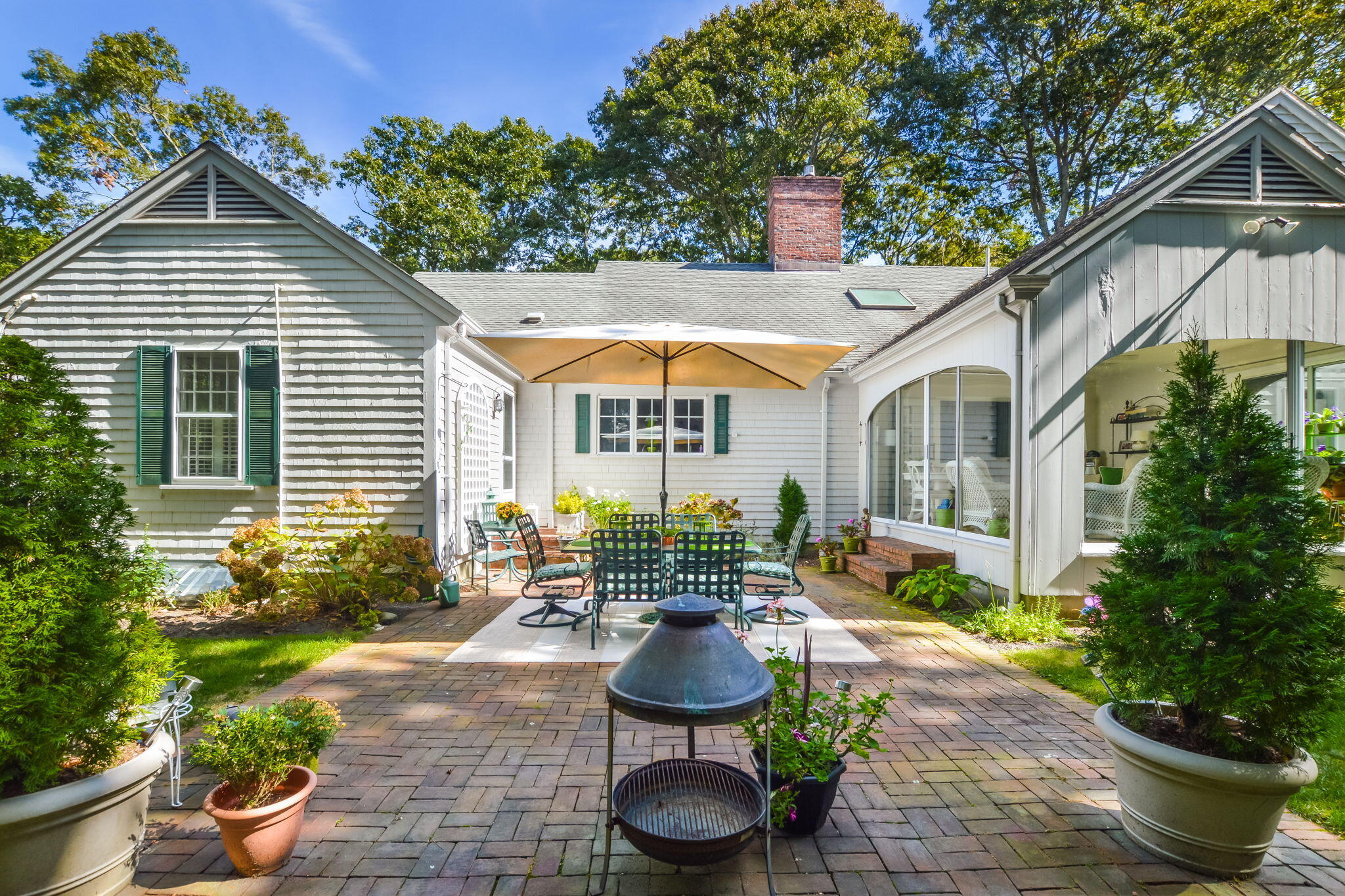 Classic Design with Modern Amenities!