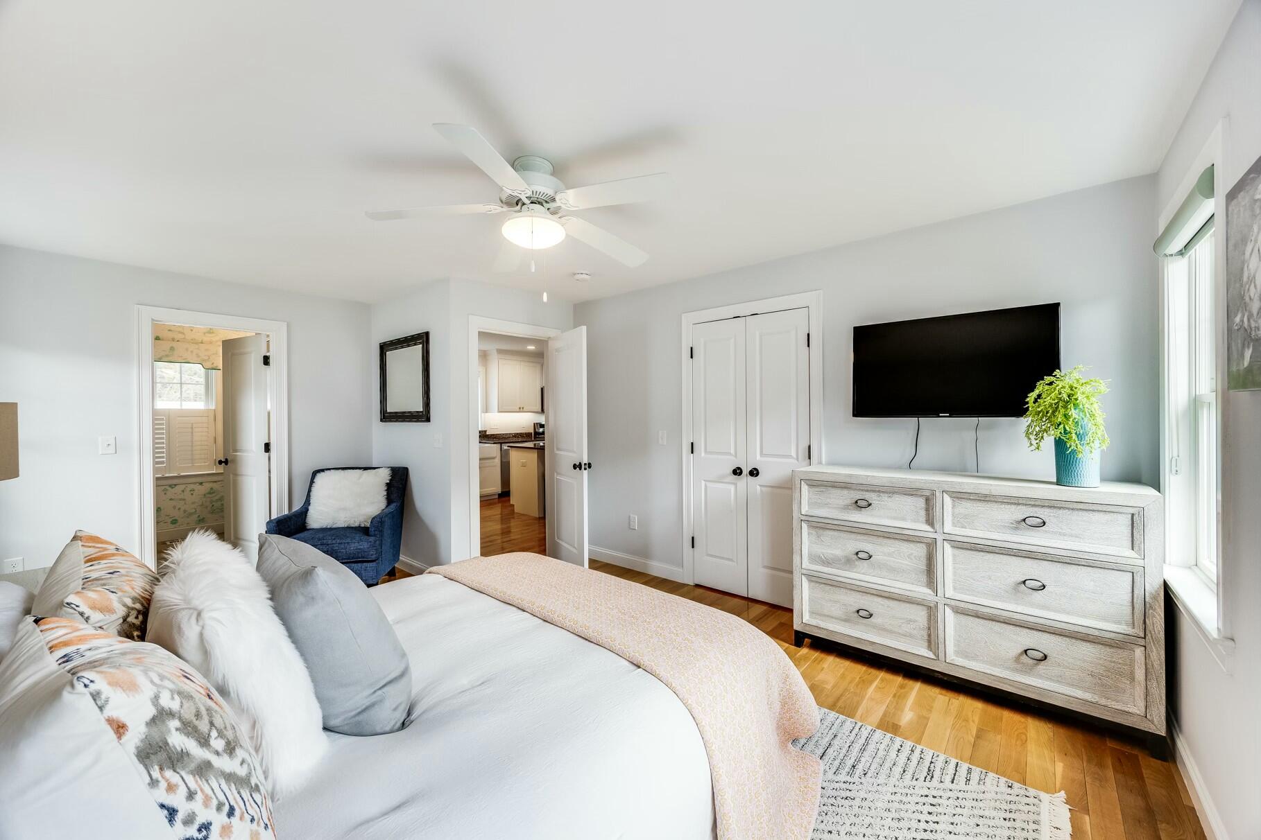 Beautiful Cape in Osterville Landing