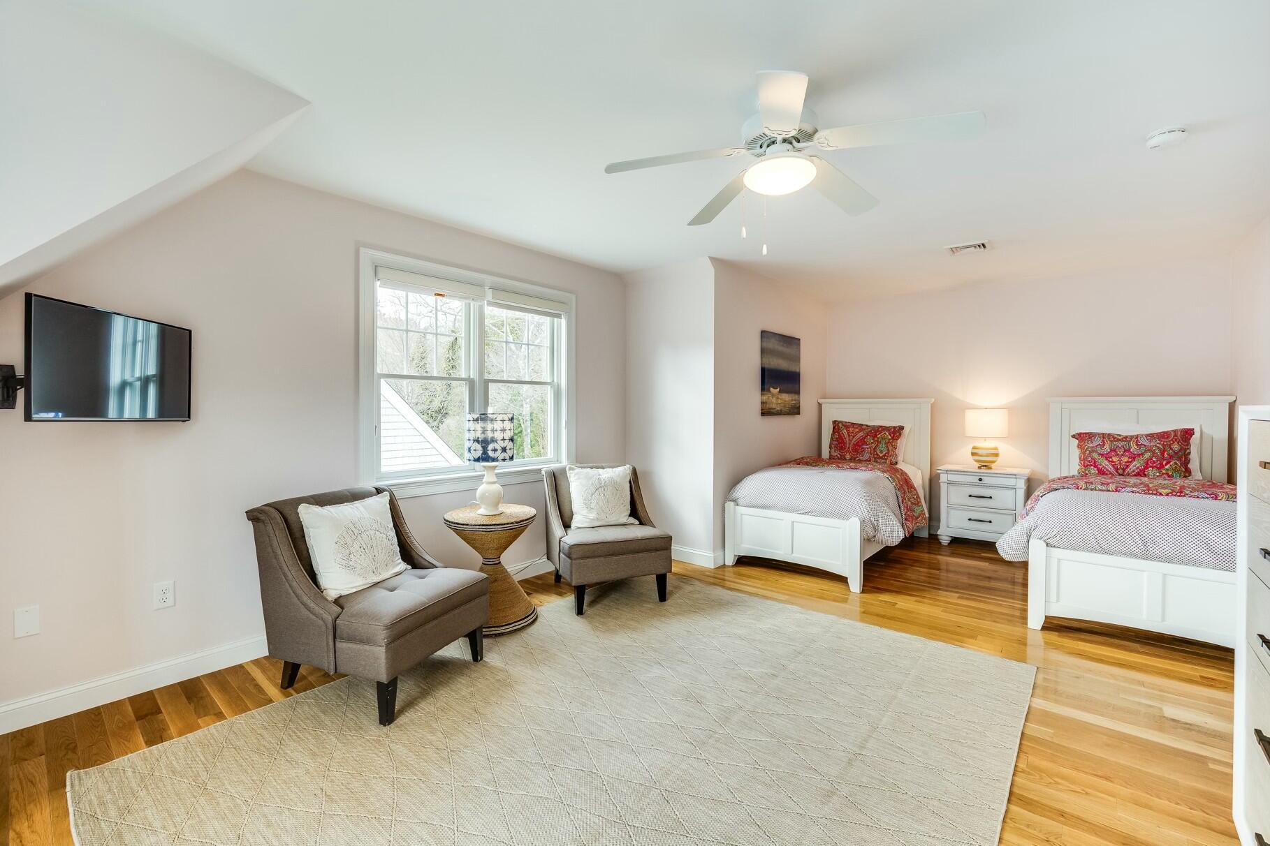 Beautiful Cape in Osterville Landing