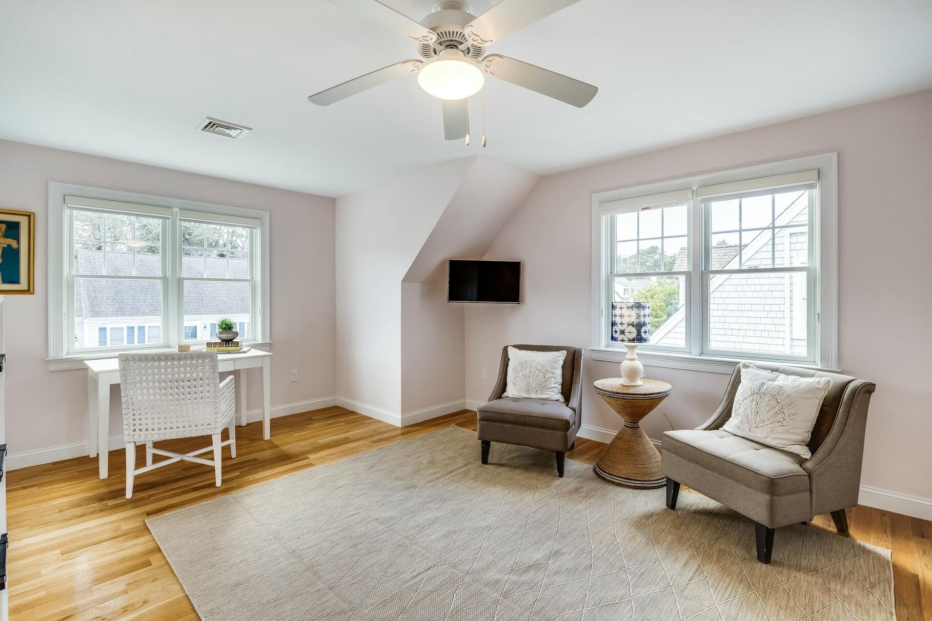 Beautiful Cape in Osterville Landing