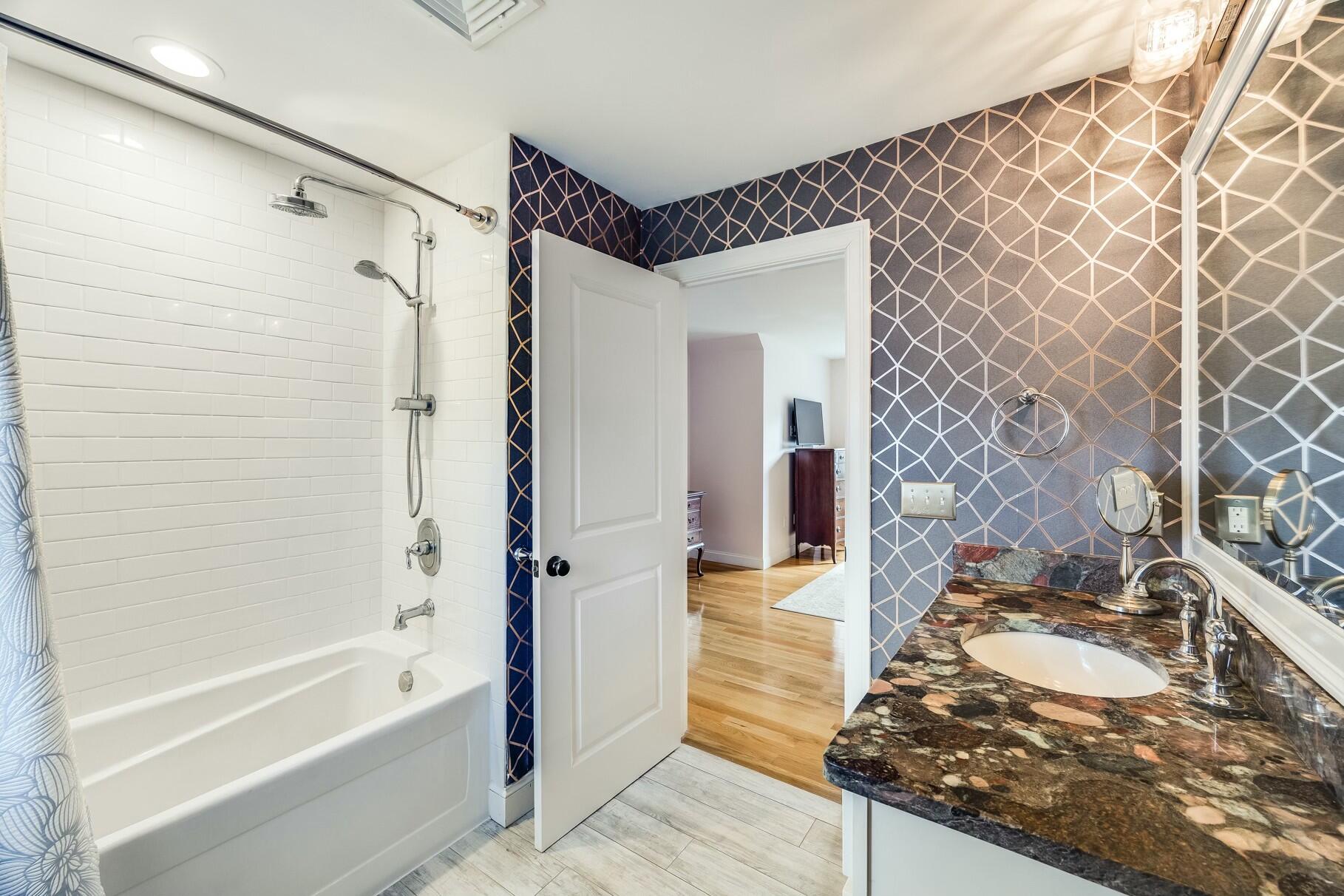 Beautiful Cape in Osterville Landing