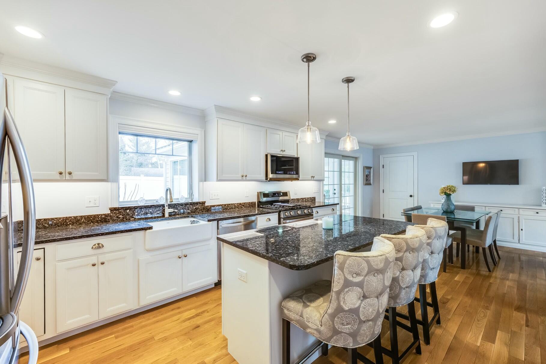 Beautiful Cape in Osterville Landing