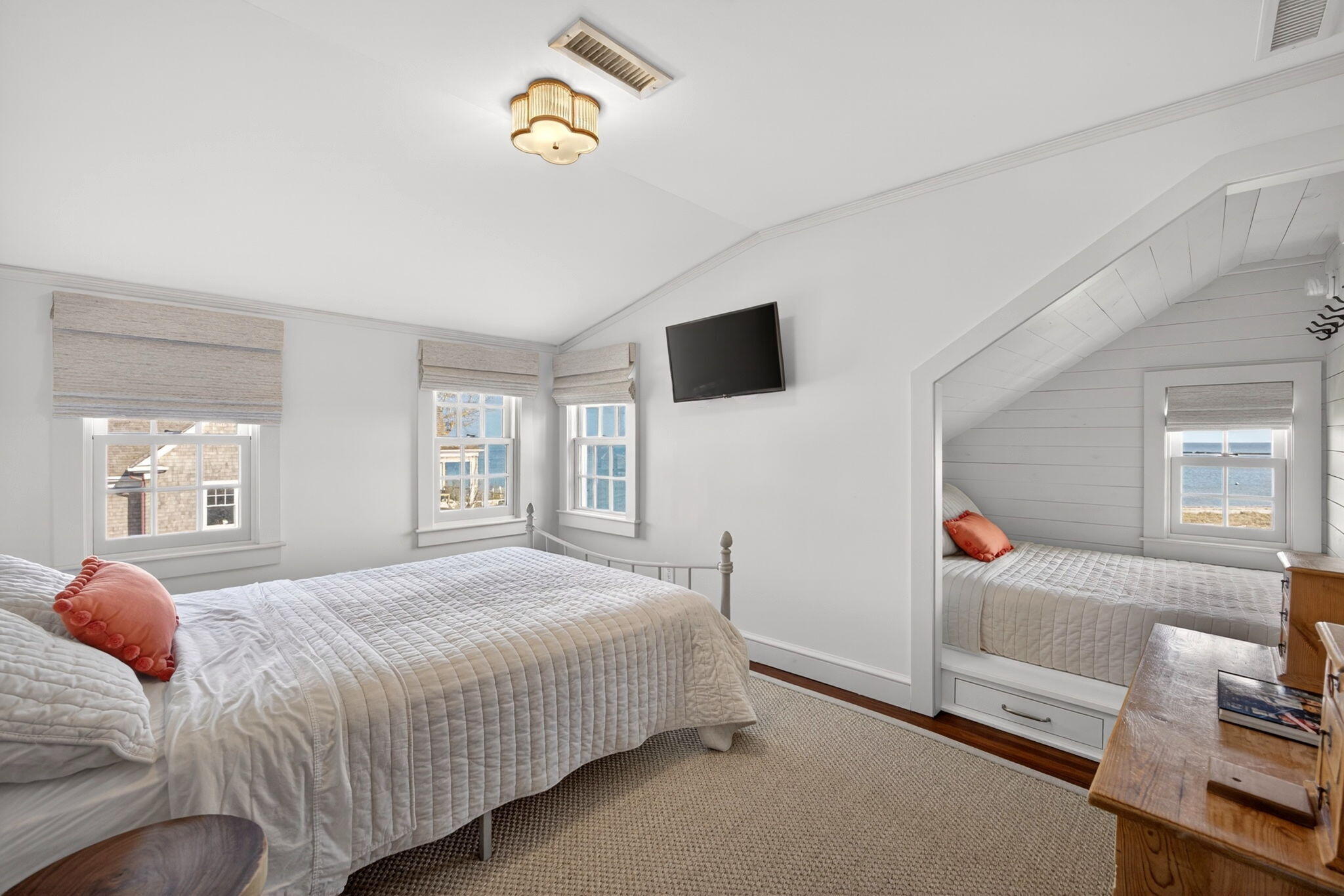 11 Maywood Avenue