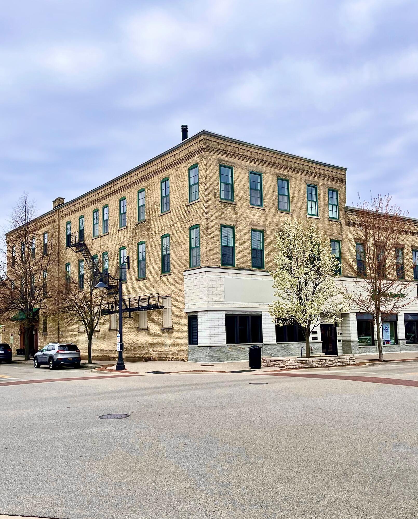 9 S 3rd Street, 301