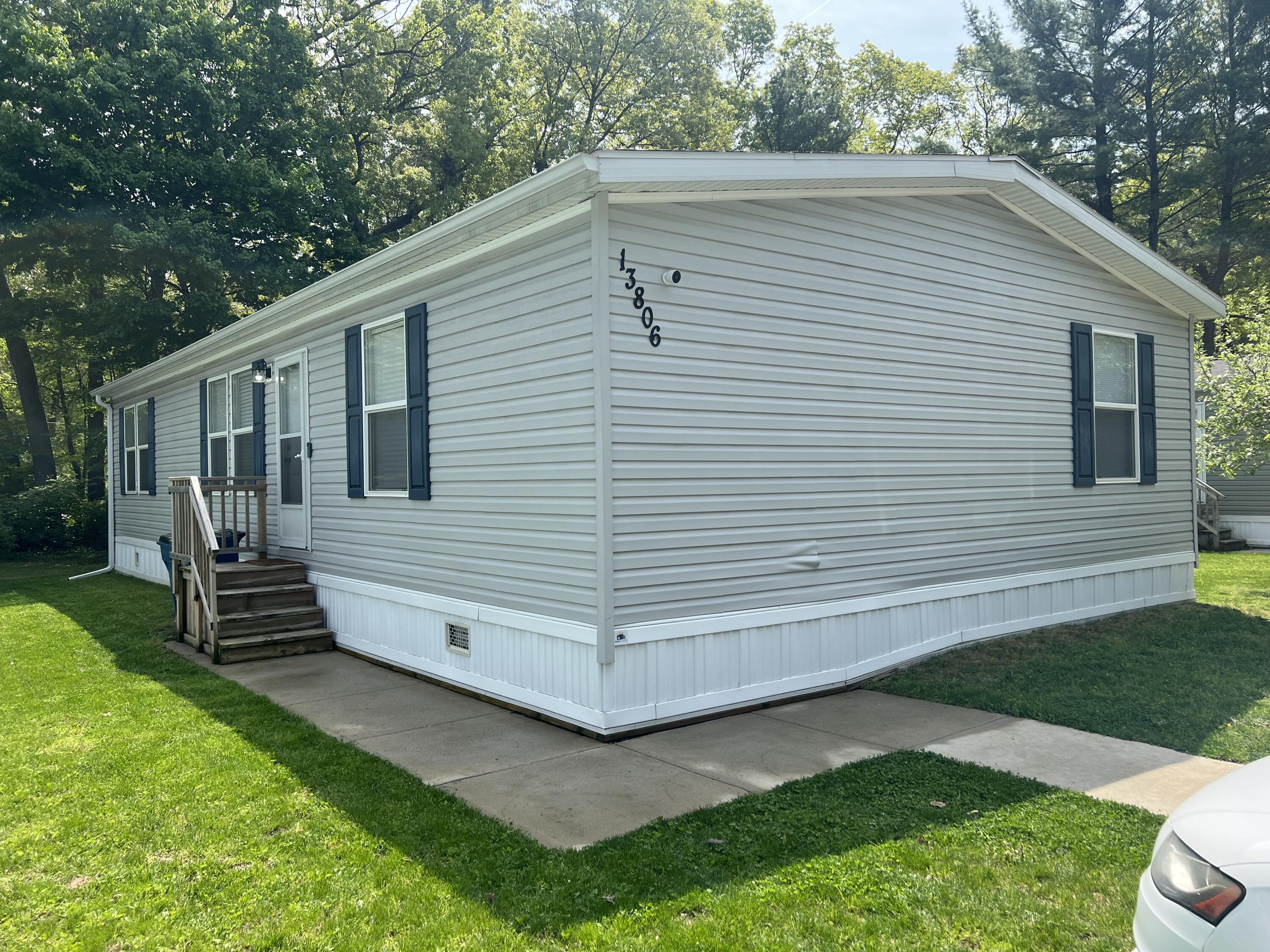 13806 Sunrise Circle