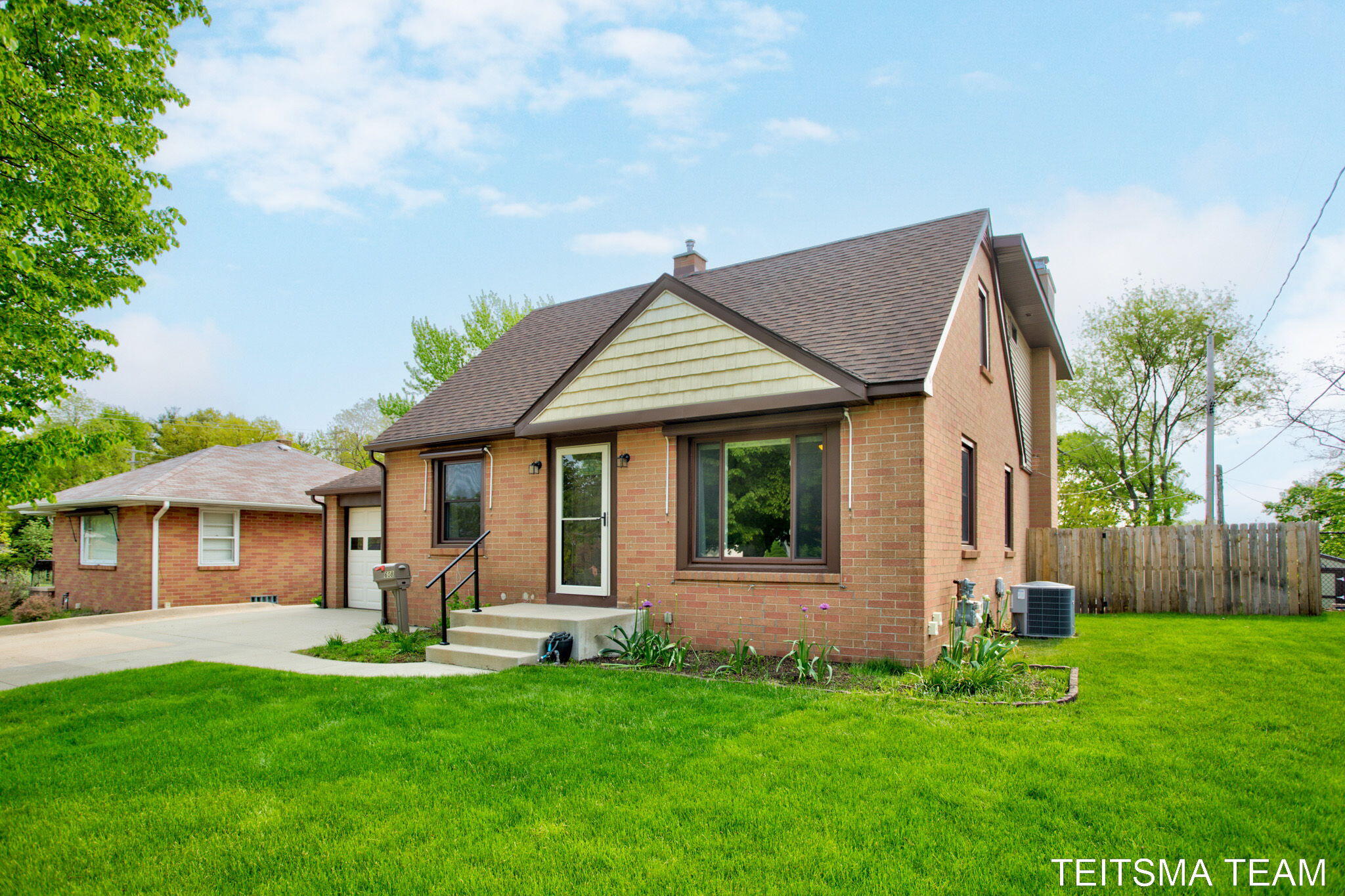 608 Hillock Court