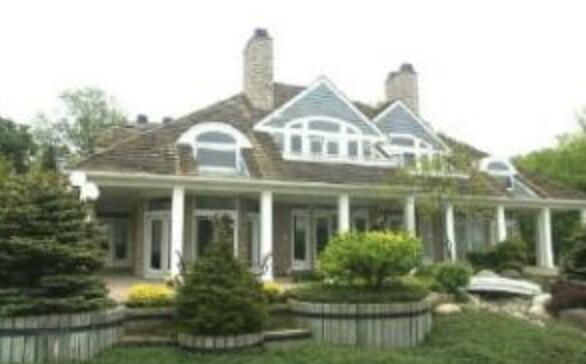 1406 Lakeshore Court