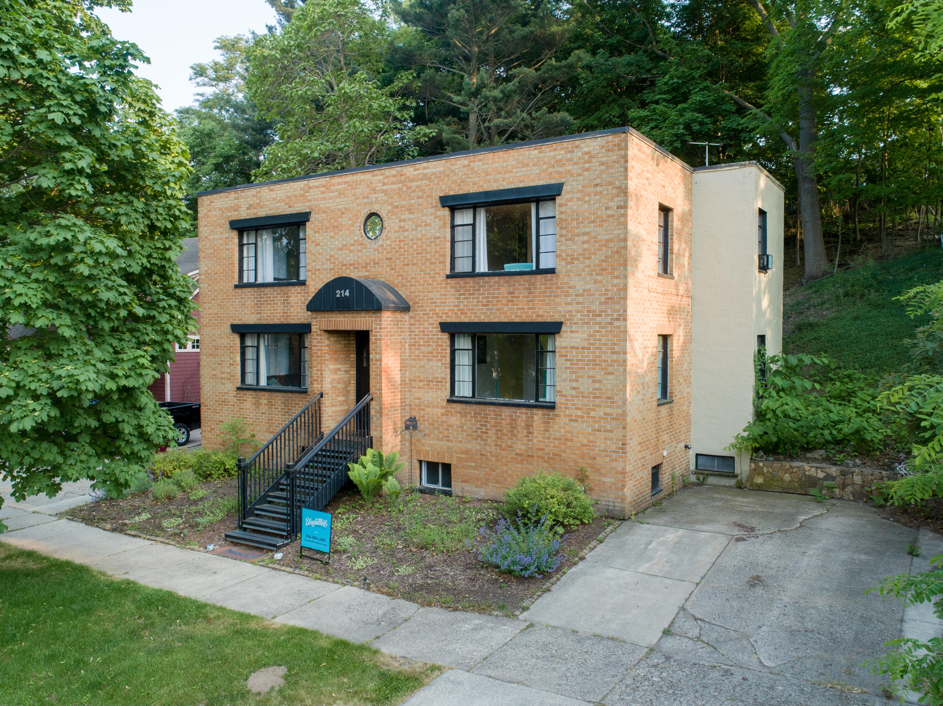 214 Clinton Avenue
