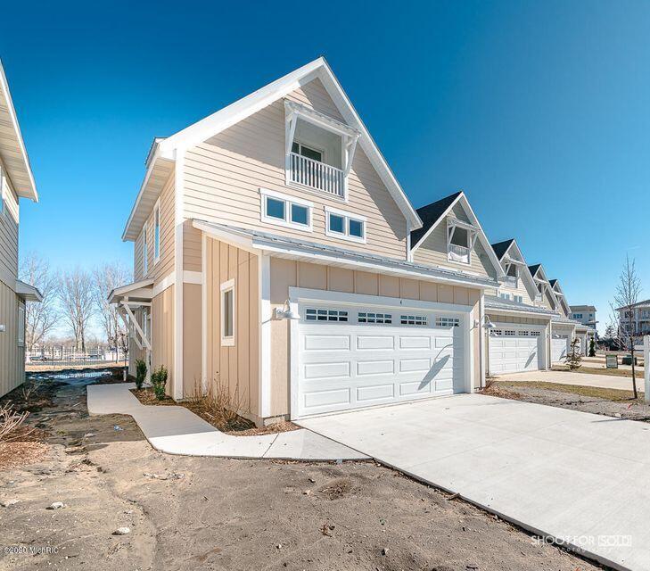 920 W Savidge Street, 9
