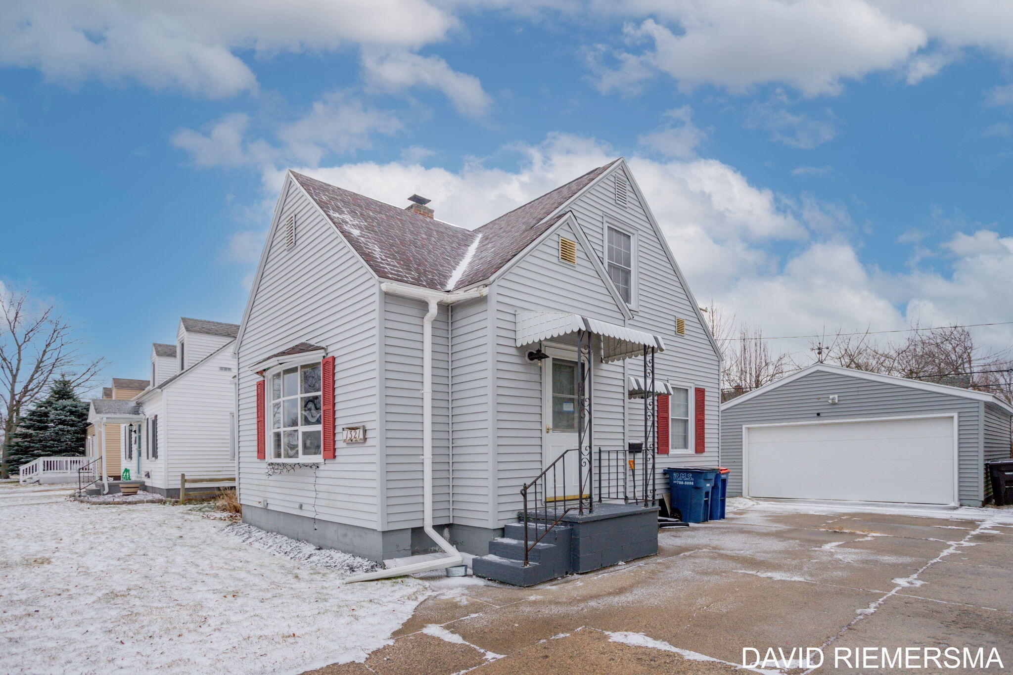 1321 W Summit Avenue