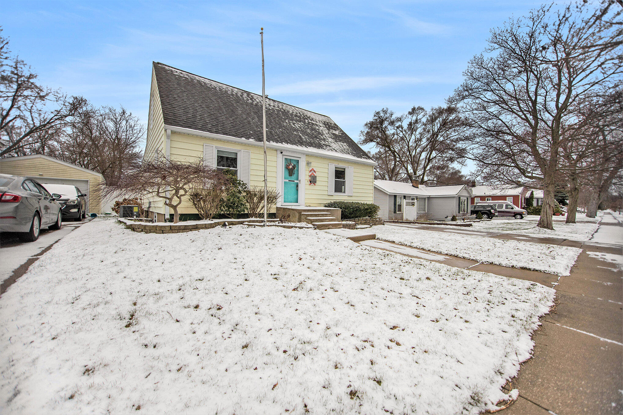 1338 Waverly Avenue