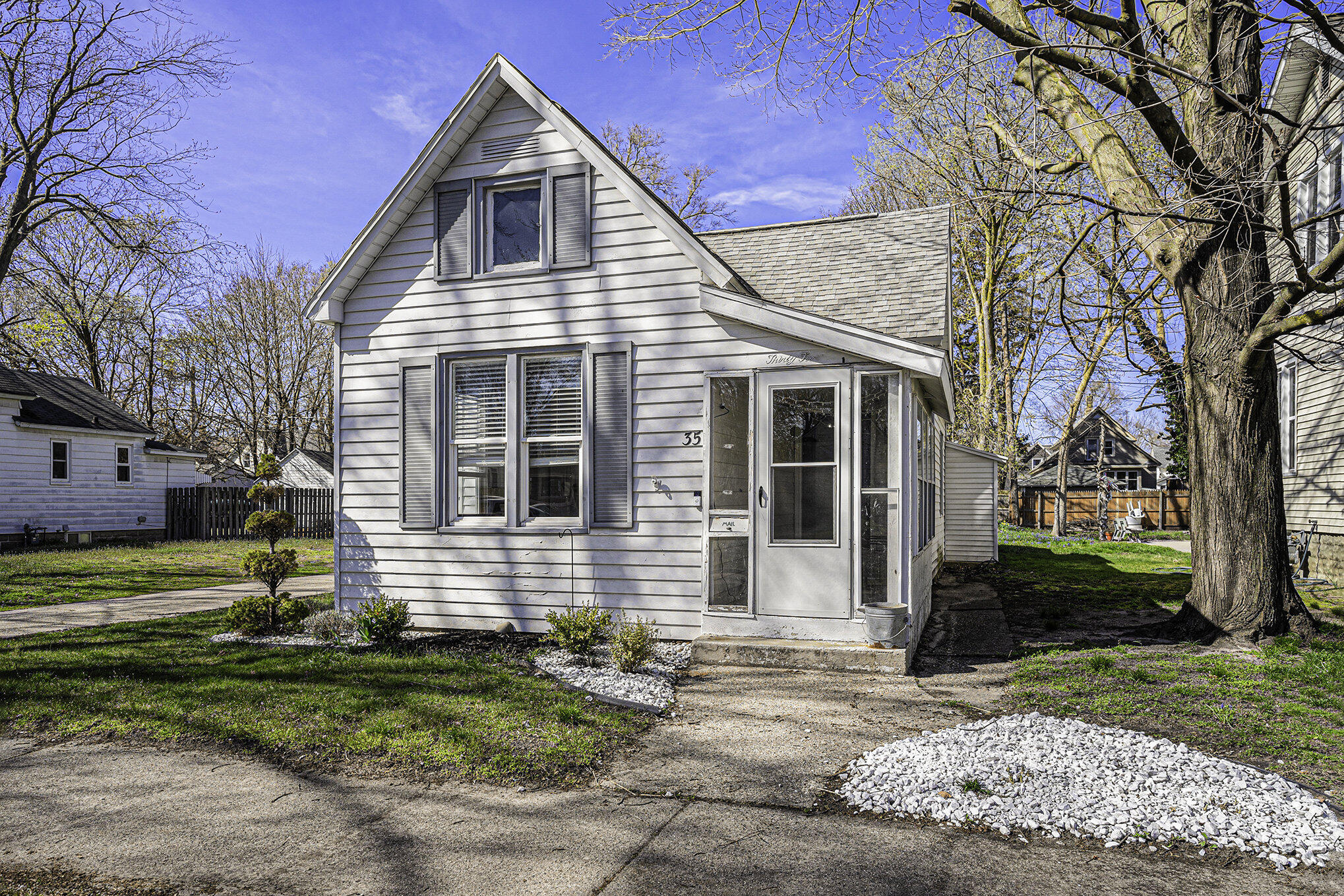 35 E 18th Street