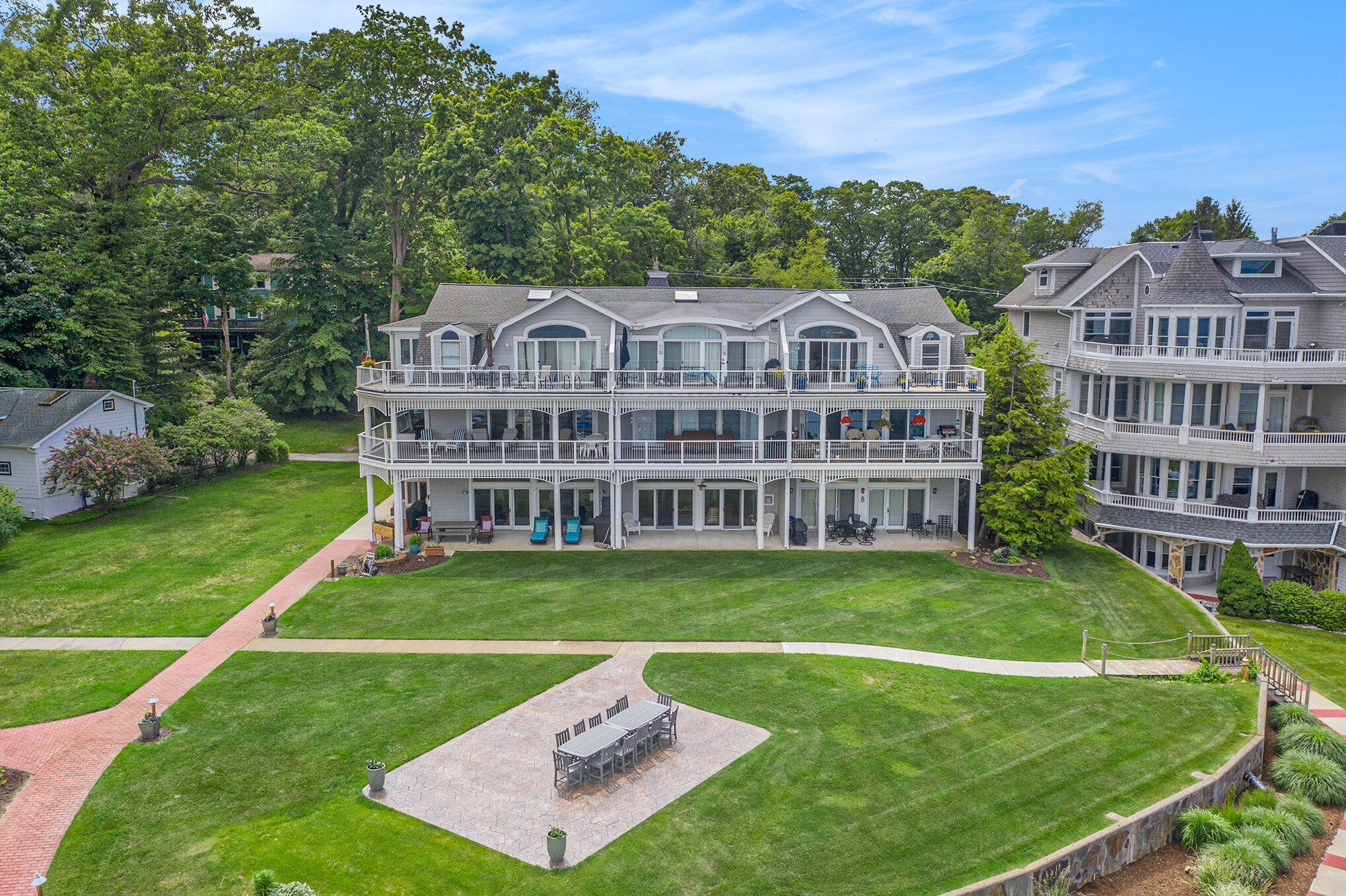 6180 Murray Road, 203