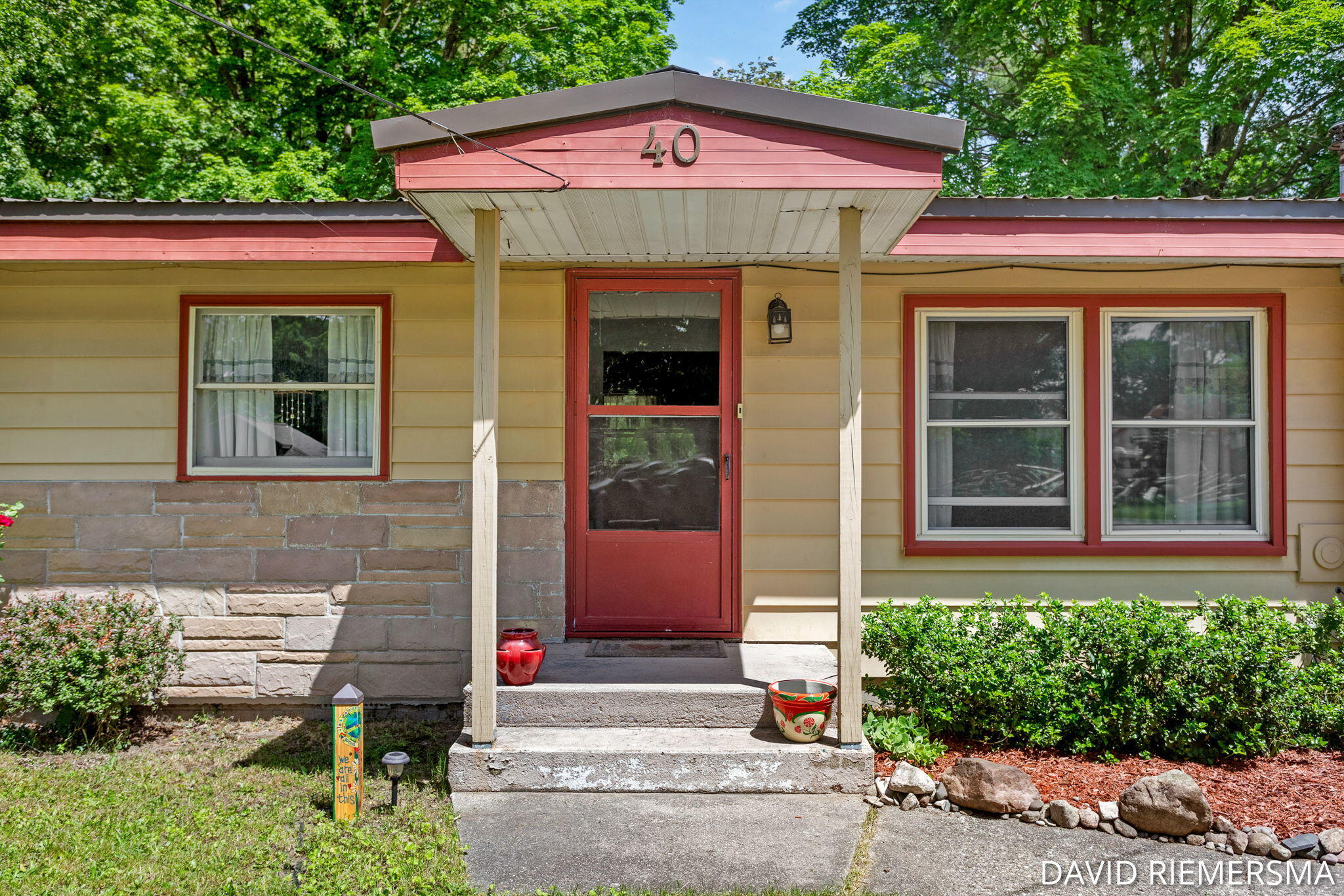 40 N Greenback Street