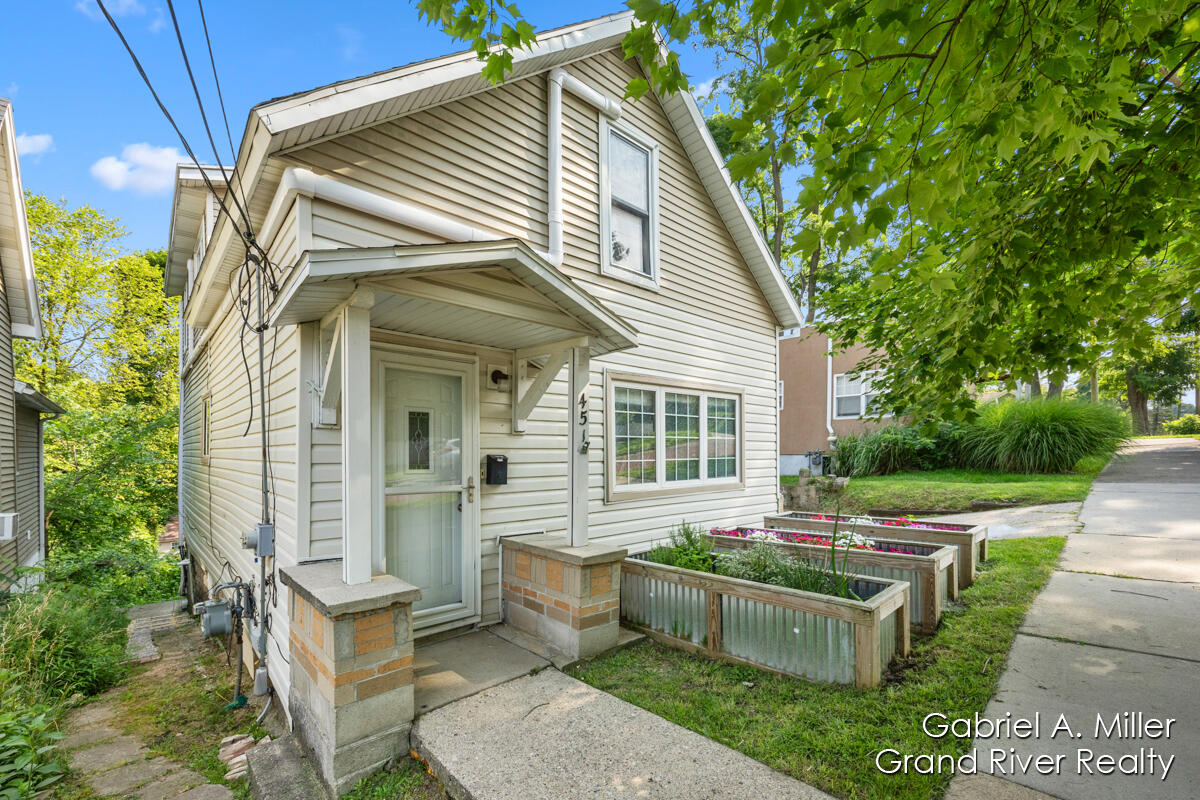 451 Cedar Street NE