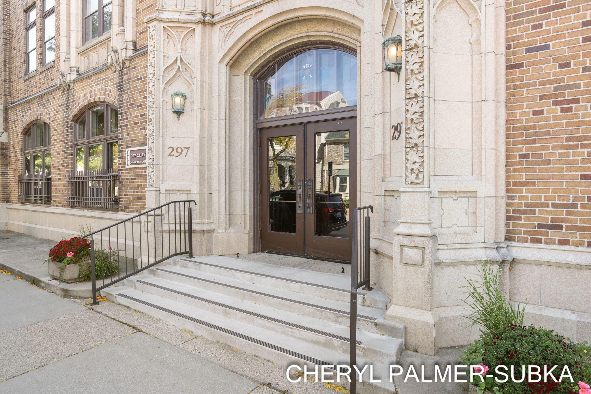 297 W Clay Avenue, 405