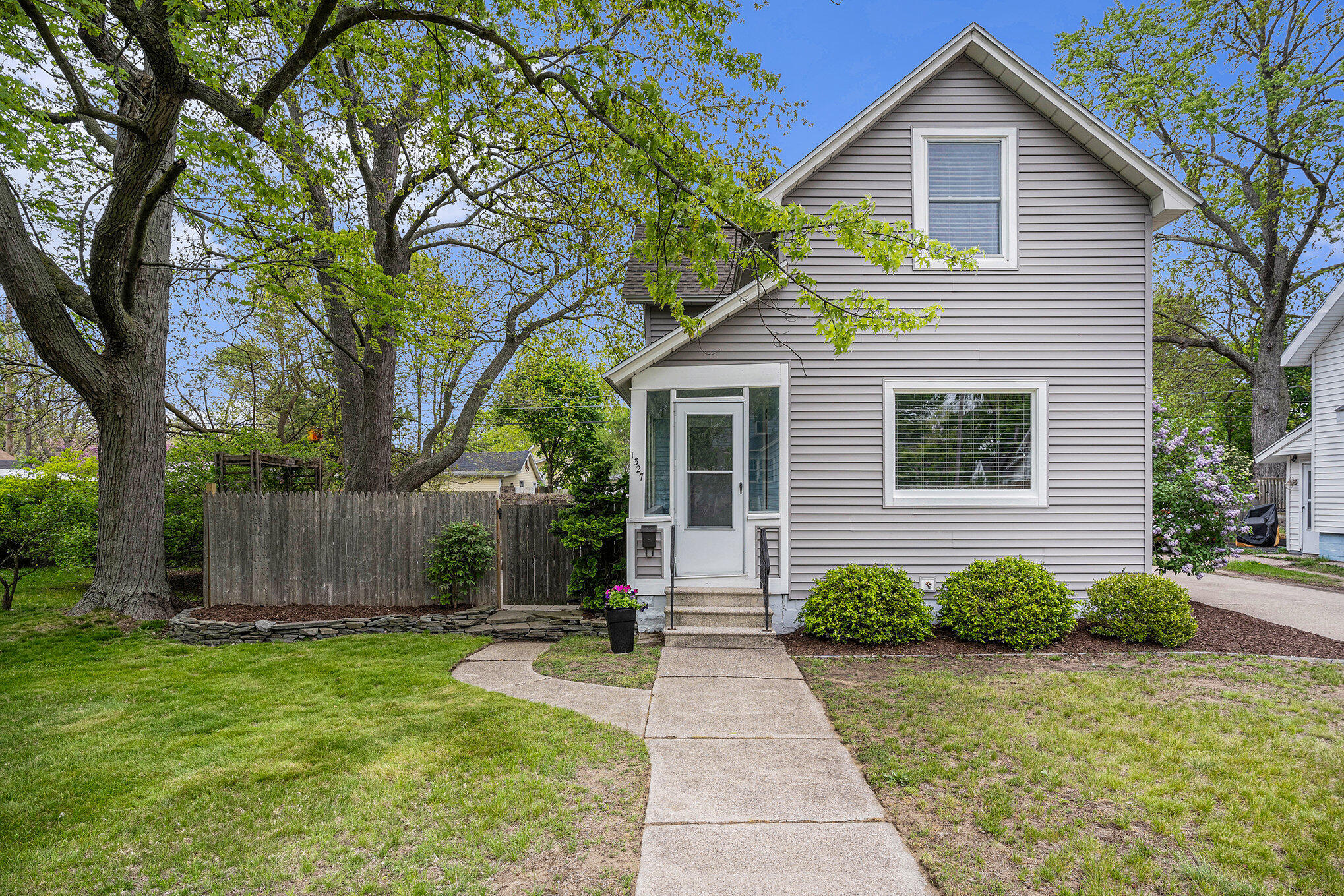 1327 Pennoyer Avenue