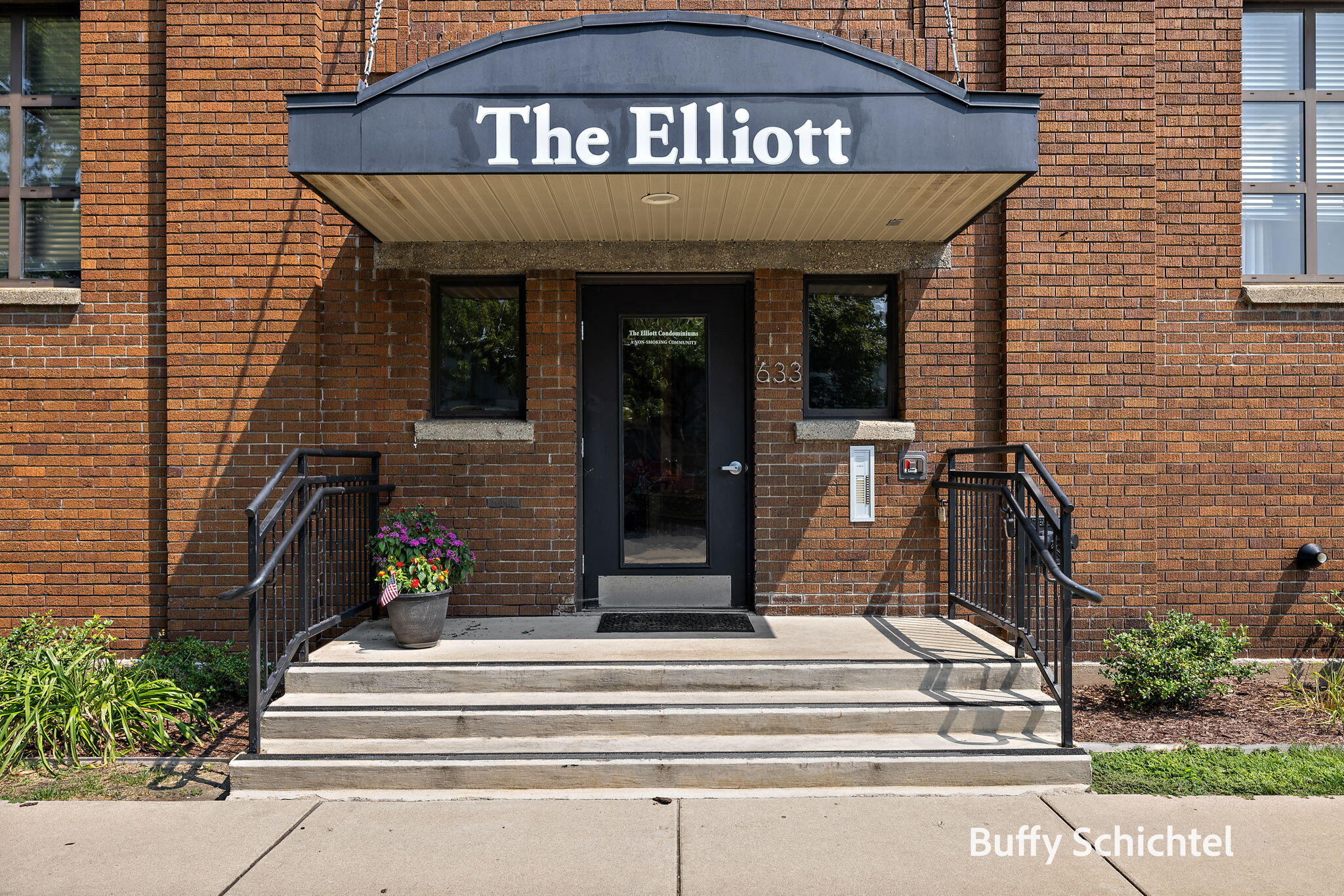 633 Elliott Avenue, 10
