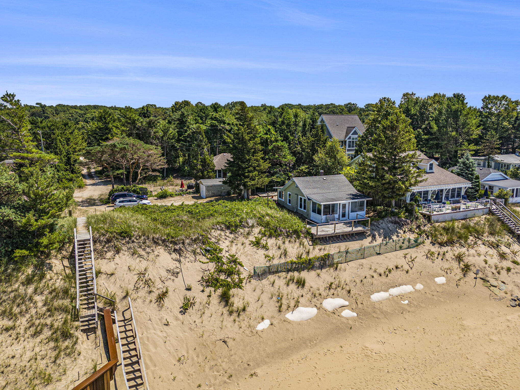 10589 Lakeshore Drive