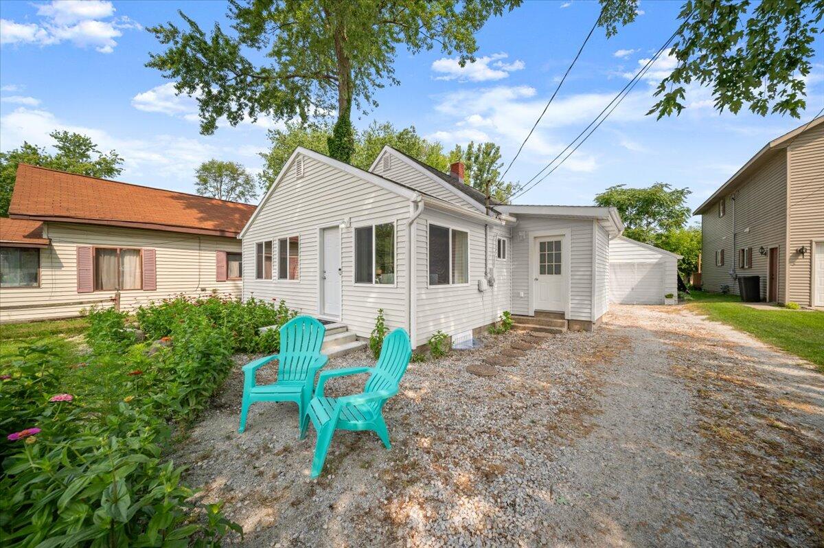 104 Lake Shore Boulevard