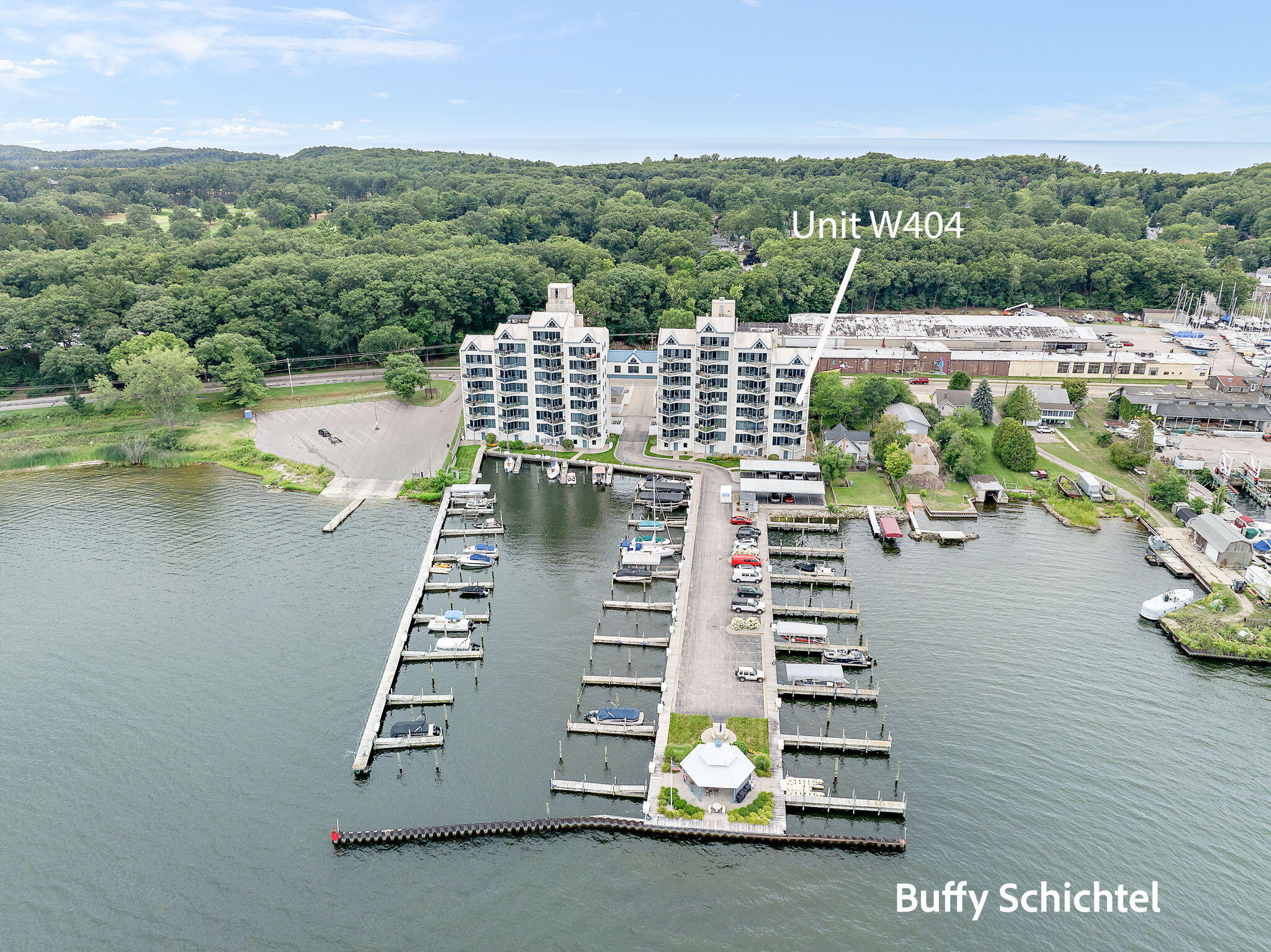 2964 Lakeshore Drive, W 404