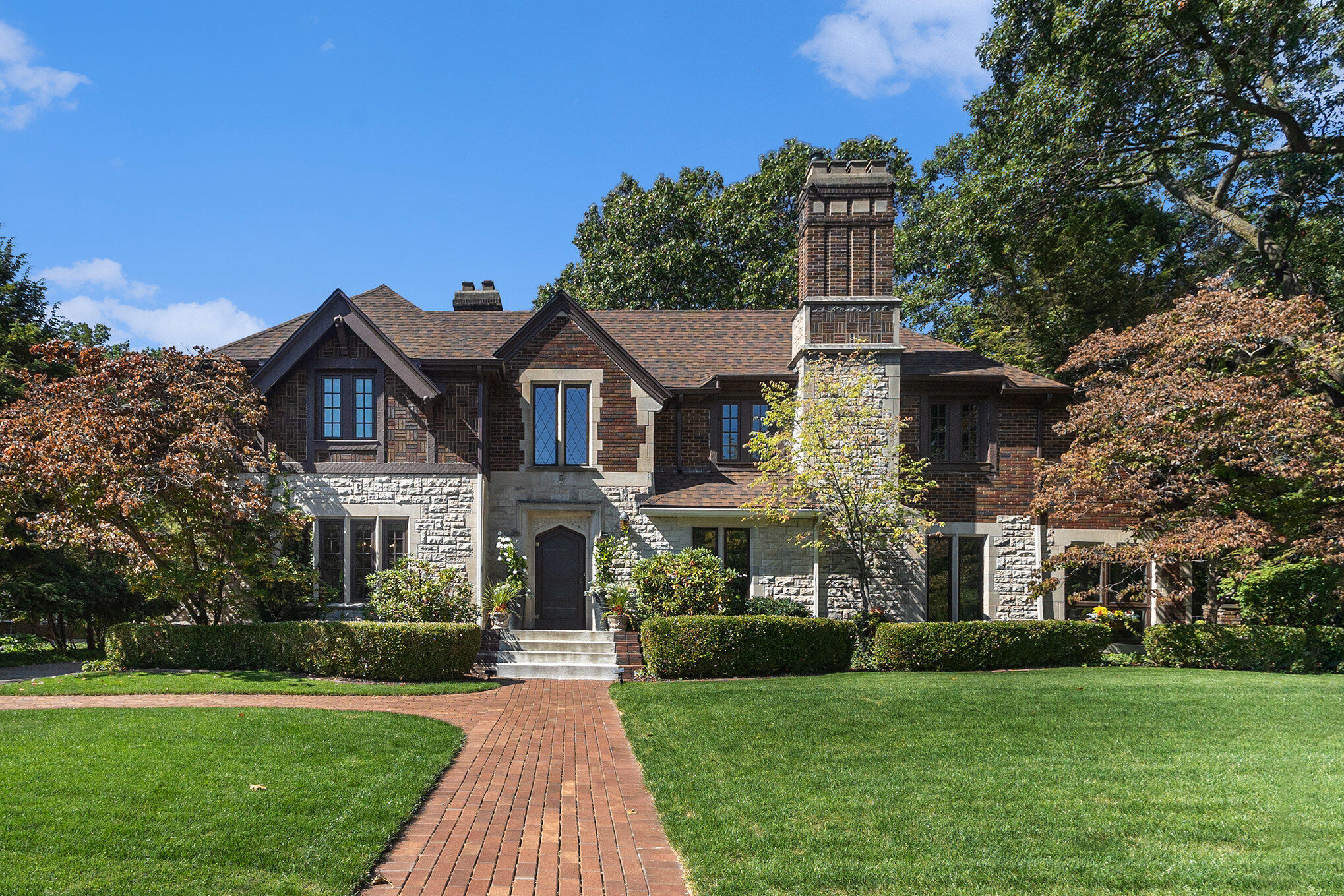 955 Cambridge Drive SE