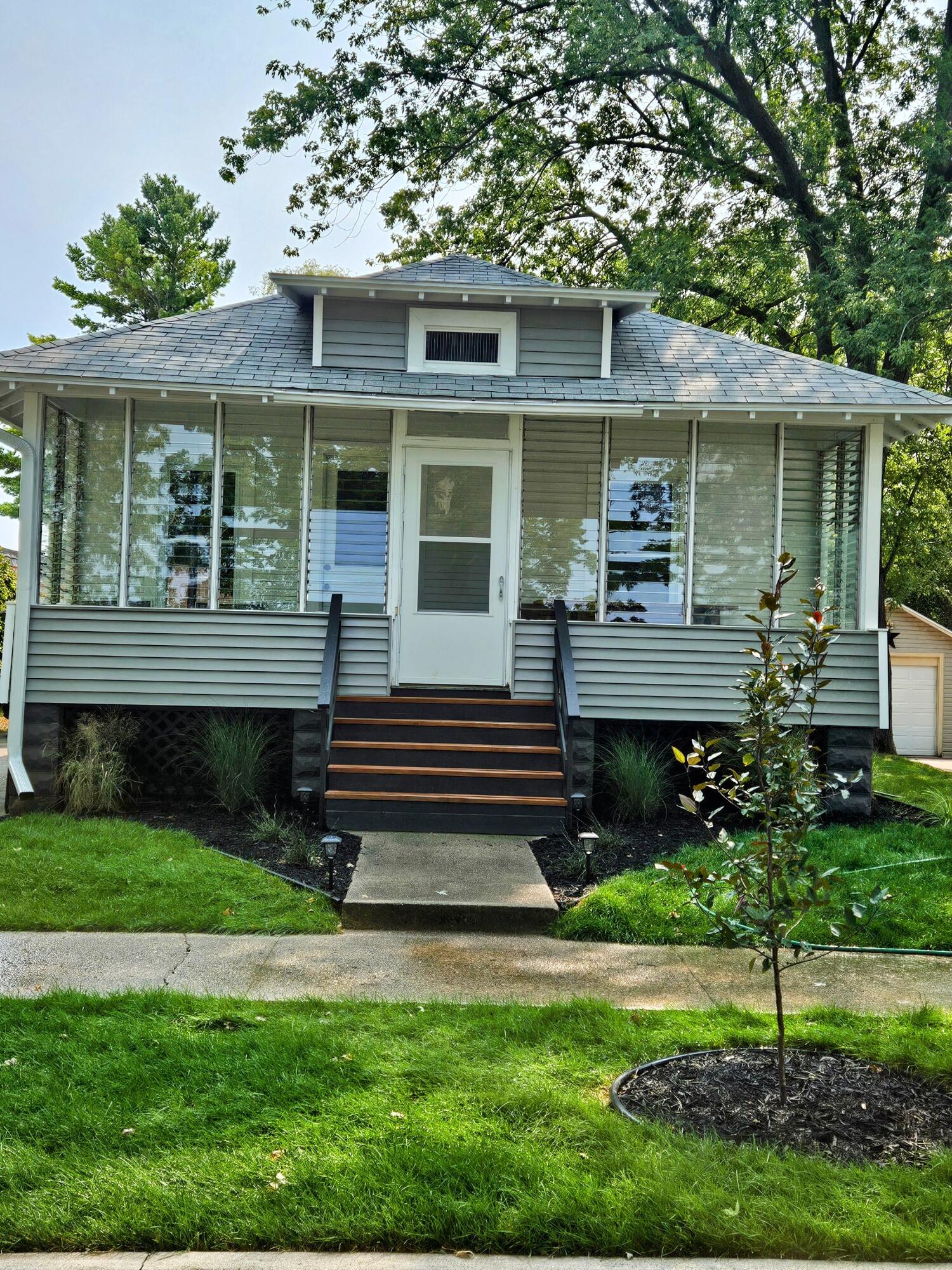 824 Waverly Avenue