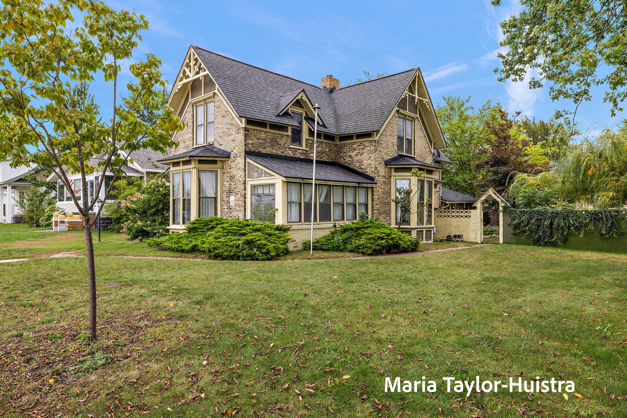 1587 Lakeshore Drive
